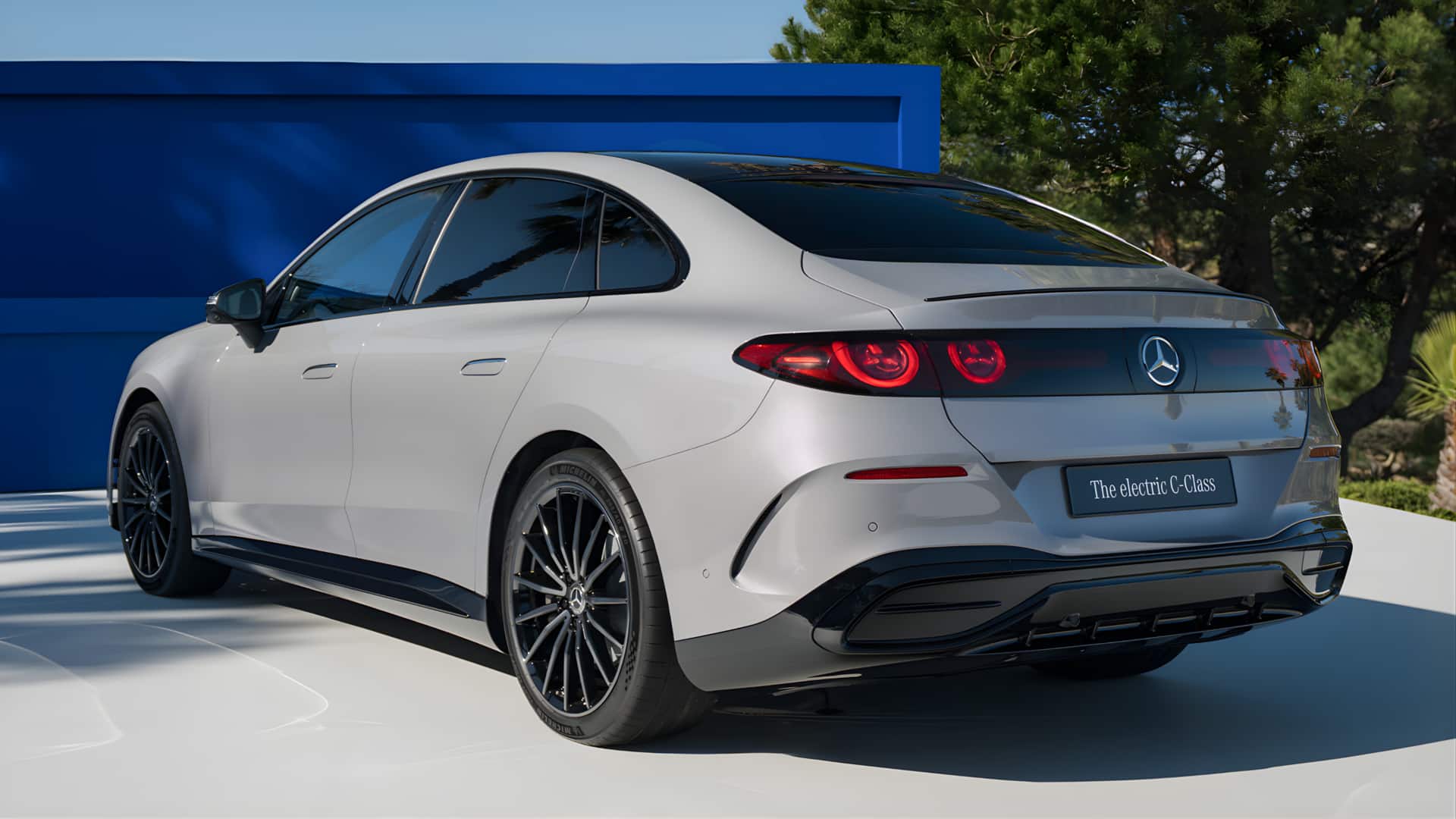 "மின்சார சொகுசு கார் இனி இப்படித்தான்!" மெர்சிடிஸ்-பென்ஸ் சி-கிளாஸ் எலக்ட்ரிக் அறிமுகம்; 10 நிமிட சார்ஜிங்கில் 325 கிமீ பயணம்