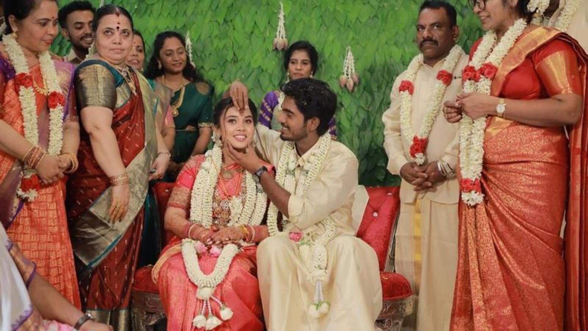 நீண்டகால காதலி அகிலாவை கரம்பிடித்தார் டூரிஸ்ட் ஃபேமிலி இயக்குநர் அபிஷன் ஜீவிந்த் நீண்டகால காதலி அகிலாவை கரம்பிடித்தார் டூரிஸ்ட் ஃபேமிலி இயக்குநர் அபிஷன் ஜீவிந்த்