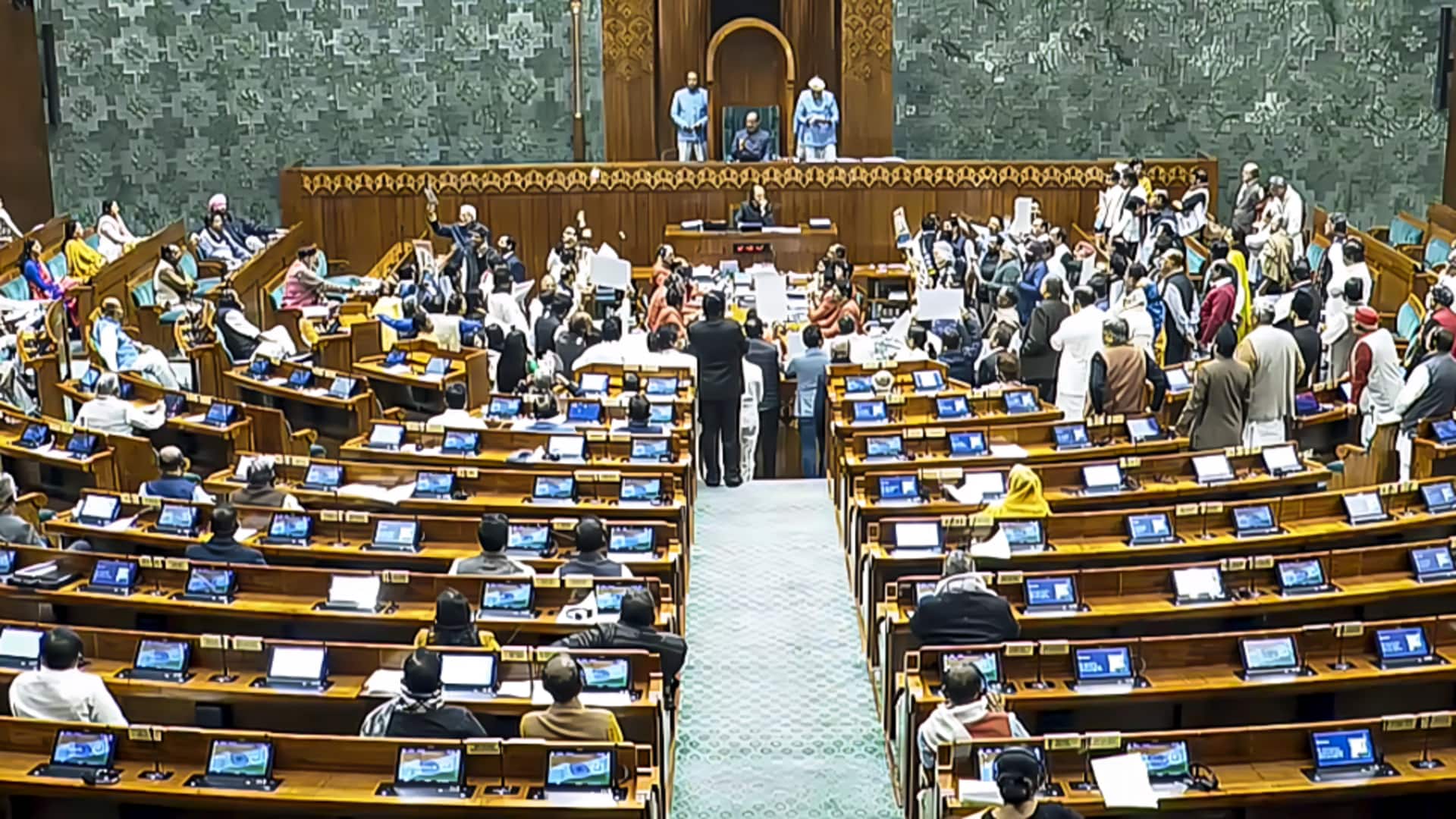 நாடாளுமன்ற குளிர்கால கூட்டத்தொடர் முடிவடைந்த நிலையில், இரு அவைகளும் காலவரையின்றி ஒத்திவைக்கப்பட்டன