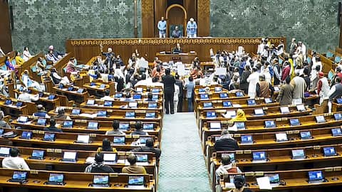 நாடாளுமன்ற குளிர்கால கூட்டத்தொடர் முடிவடைந்த நிலையில், இரு அவைகளும் காலவரையின்றி ஒத்திவைக்கப்பட்டன