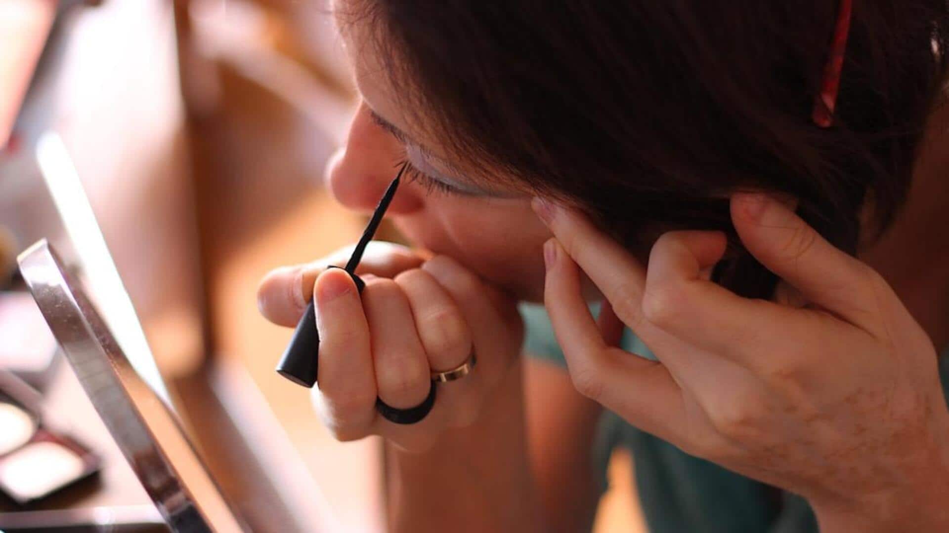 எக்ஸ்பெர்ட் போல ஐலைனர் போடுவதற்கு நீங்கள் தெரிந்துகொள்ள வேண்டியவை