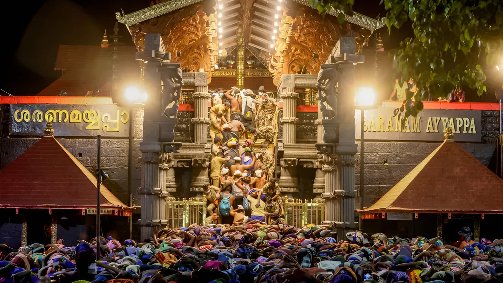 சபரிமலை வழக்கு: 9 நீதிபதிகள் கொண்ட அமர்வு முன் உச்ச நீதிமன்றம் விசாரணையைத் தொடங்கியது.