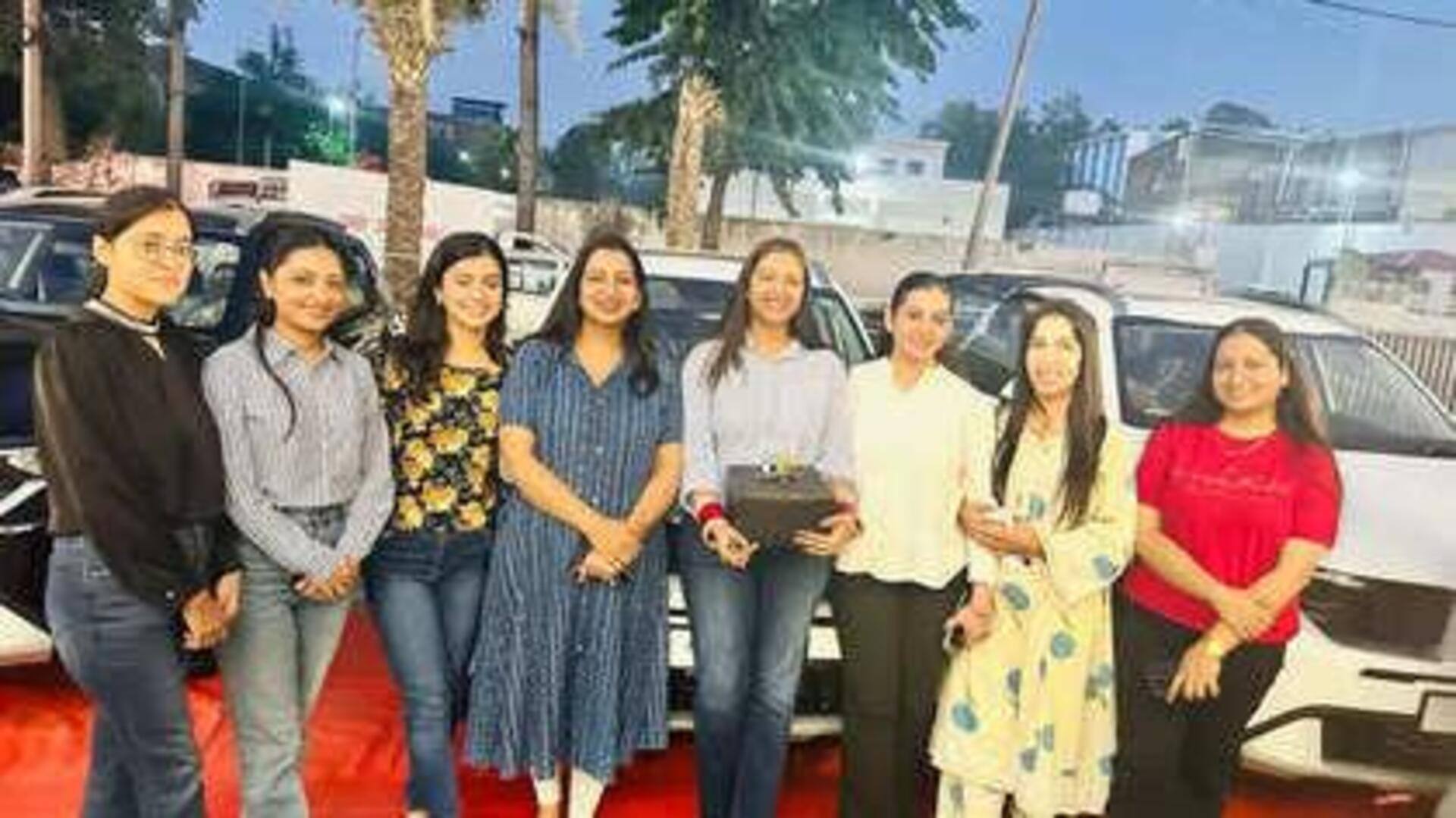 தீபாவளி போனஸாக ஸ்கார்பியோ எஸ்யூவி கார்கள்; ஊழியர்களுக்கு சர்ப்ரைஸ் கொடுத்த தொழிலதிபர் தீபாவளி போனஸாக ஸ்கார்பியோ எஸ்யூவி கார்கள்; ஊழியர்களுக்கு சர்ப்ரைஸ் கொடுத்த தொழிலதிபர்