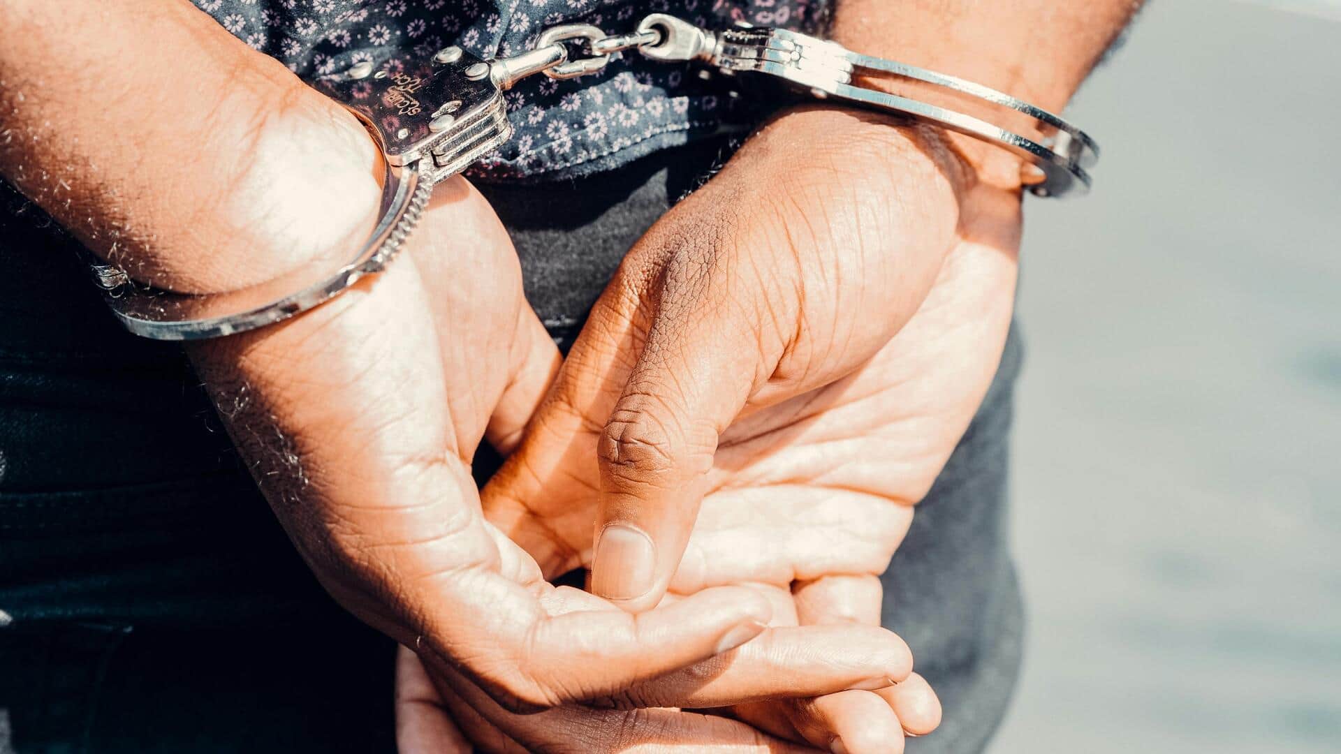 ISIS இணையவழி பிரிவுடன் தொடர்பு வைத்திருந்ததாக 19 வயது பல் மருத்துவ மாணவர் கைது