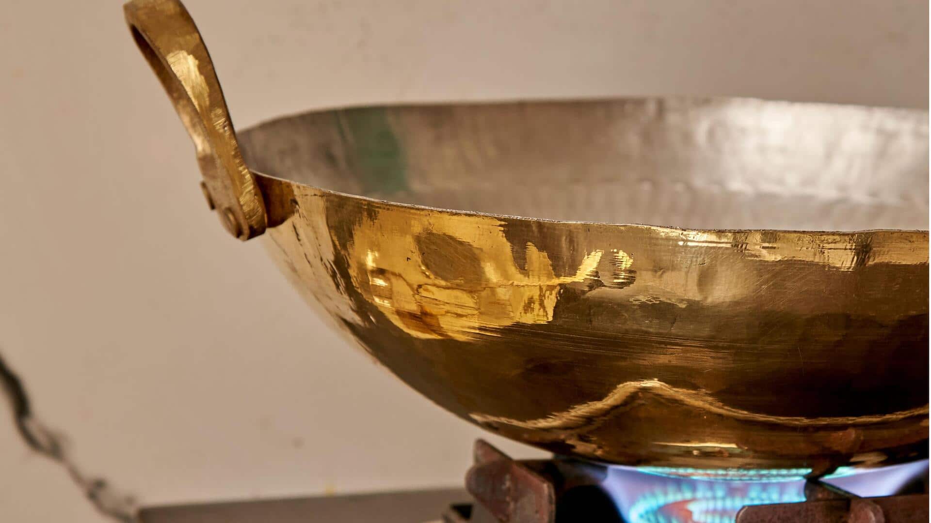 பித்தளை பாத்திரங்களில் சமைப்பதால் உணவின் சுவை கூடுகிறதா? இதோ உண்மை!