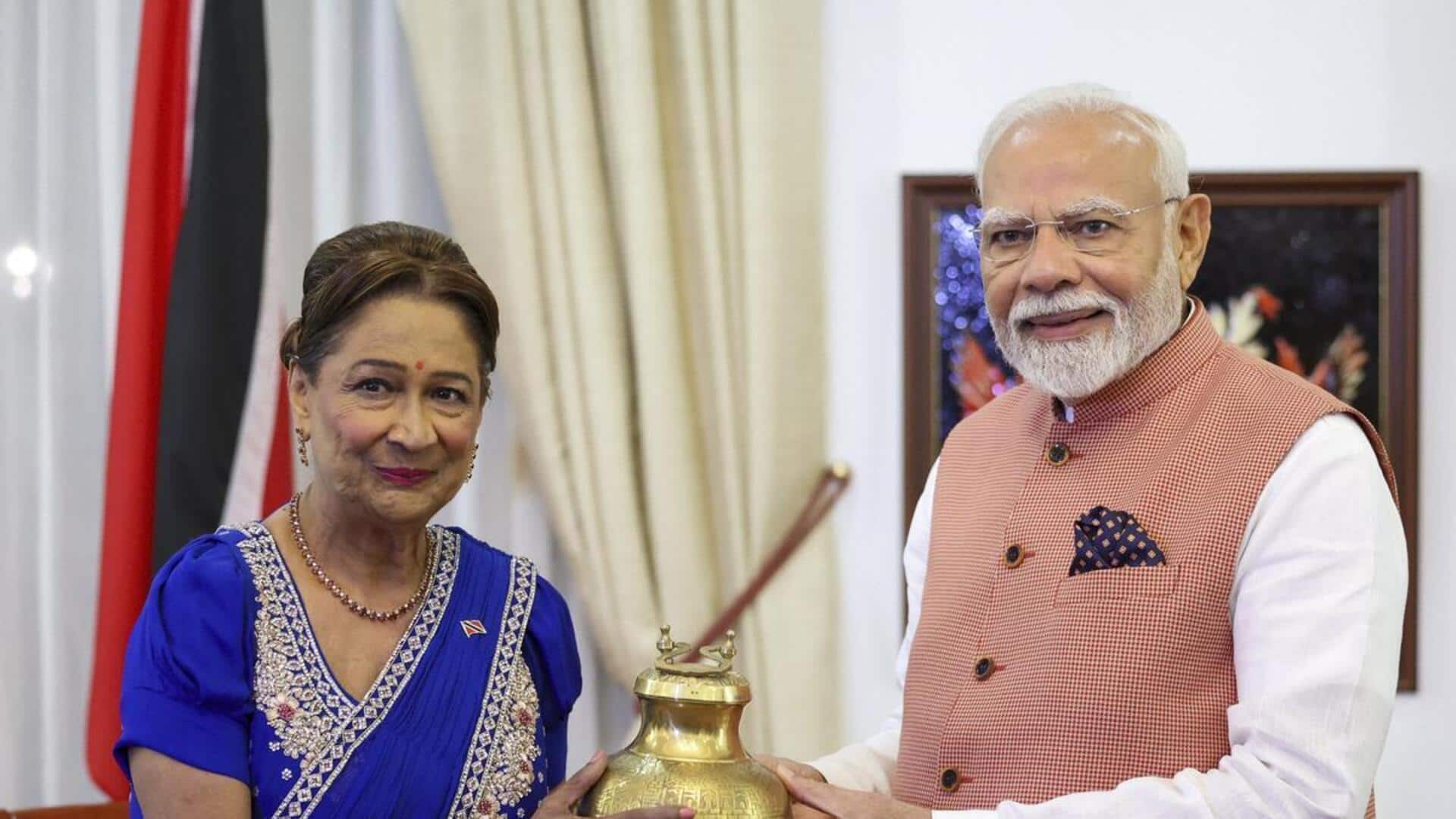 டிரினிடாட் & டொபாகோ பிரதமருக்கு, பிரதமர் மோடி வழங்கிய பரிசு என்ன தெரியுமா? டிரினிடாட் & டொபாகோ பிரதமருக்கு, பிரதமர் மோடி வழங்கிய பரிசு என்ன தெரியுமா?