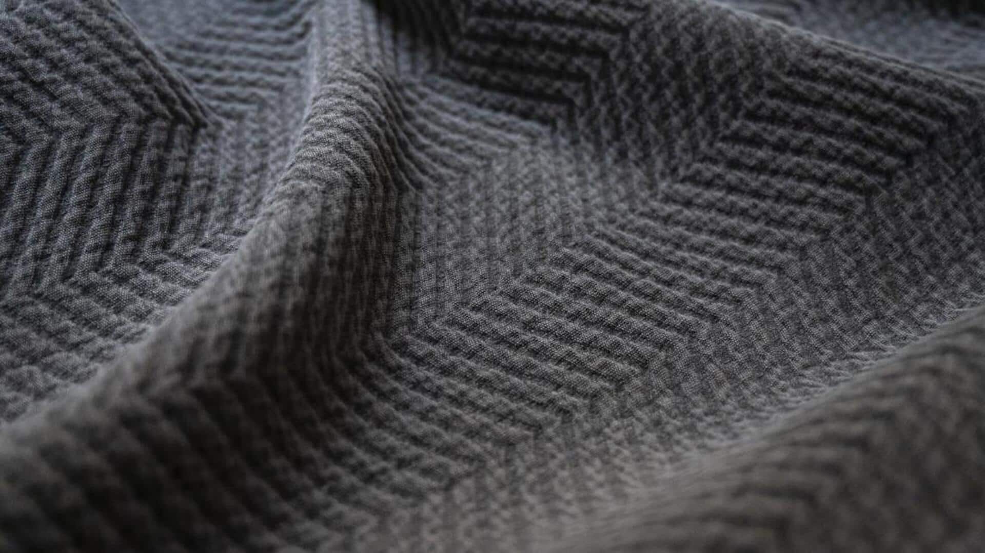 மக்களிடம் 10 ரூபாய் யாசகம் பெற்று 500 போர்வைகளை ஏழைகளுக்கு வழங்கிய முதியவர்