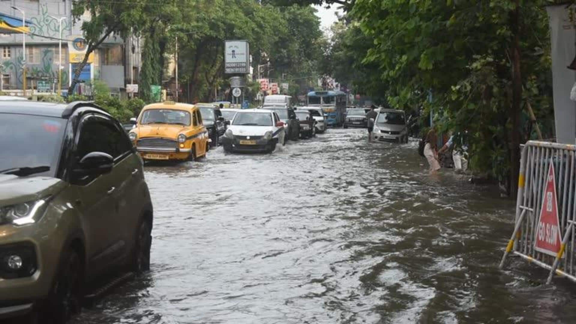 கொல்கத்தாவில் கனமழையால் 5 பேர் பலி, பள்ளிகள், மெட்ரோ ரயில் சேவைகள் பாதிப்பு 