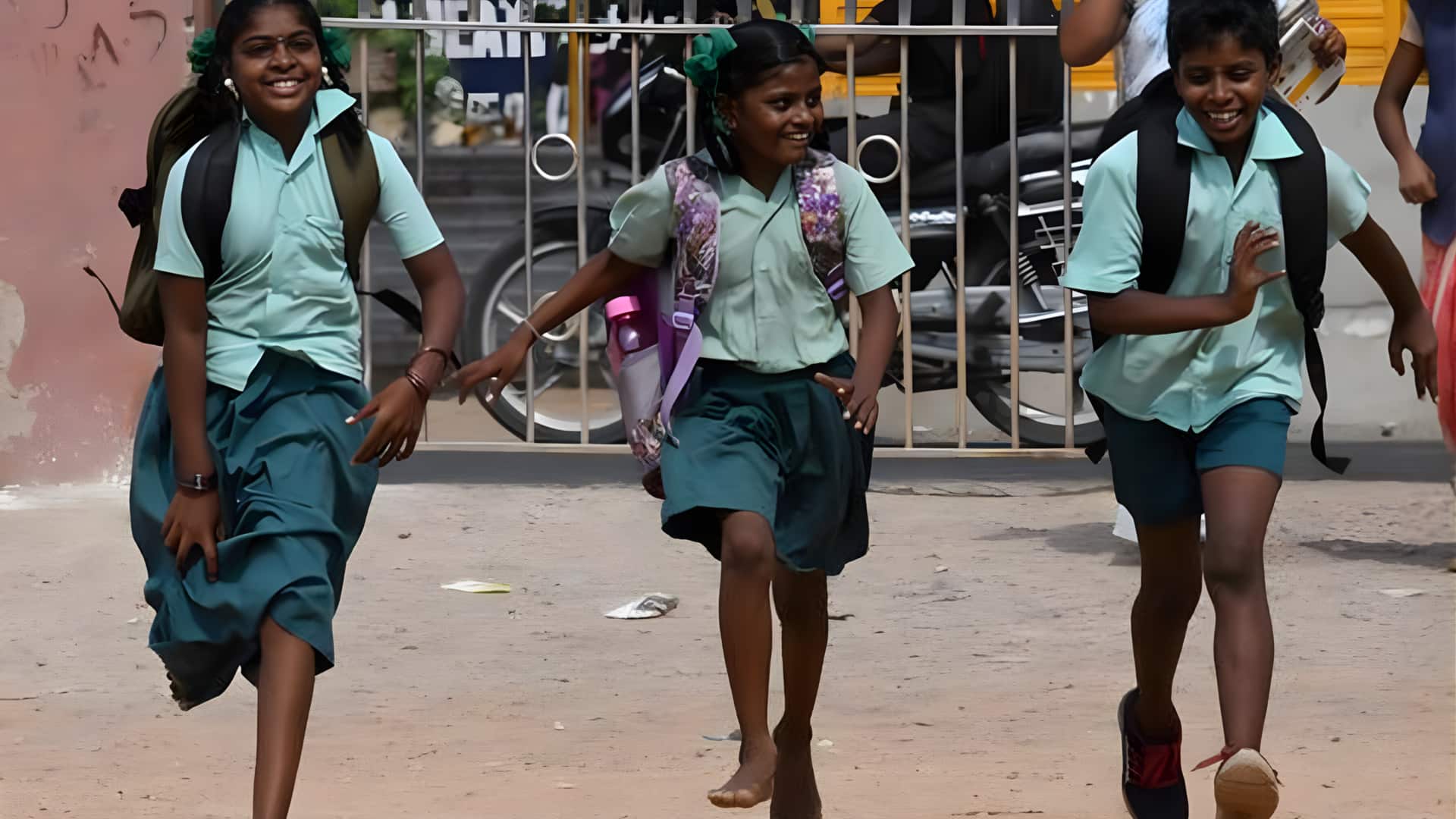 மாணவர்களுக்கு 9 நாட்கள் அரையாண்டுத் தேர்வு விடுமுறை: பள்ளிக் கல்வித்துறையின் அறிவிப்பு