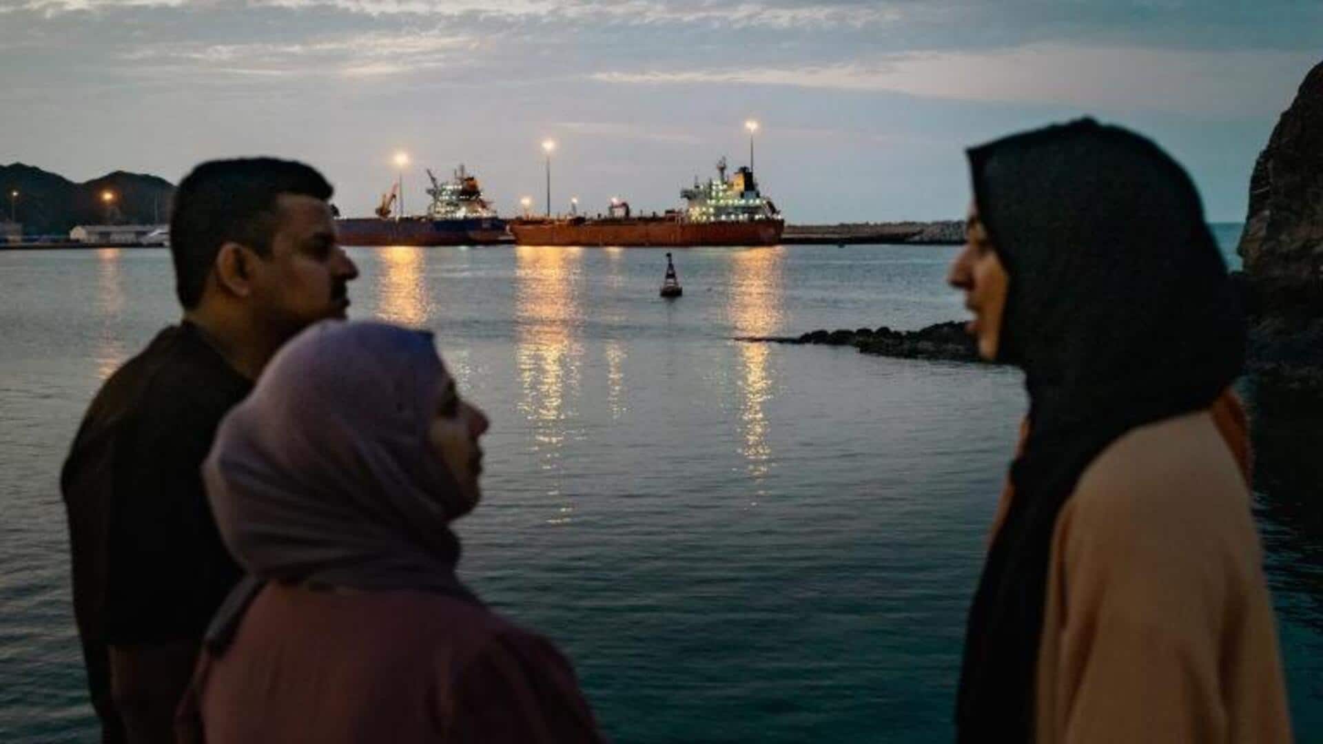 2 வார போர் நிறுத்தத்தின்போது, ஹார்முஸ் நீரிணை வழி செல்லும் கப்பலுக்கு வரிவிதிக்க ஈரானும், ஓமனும் திட்டம்?