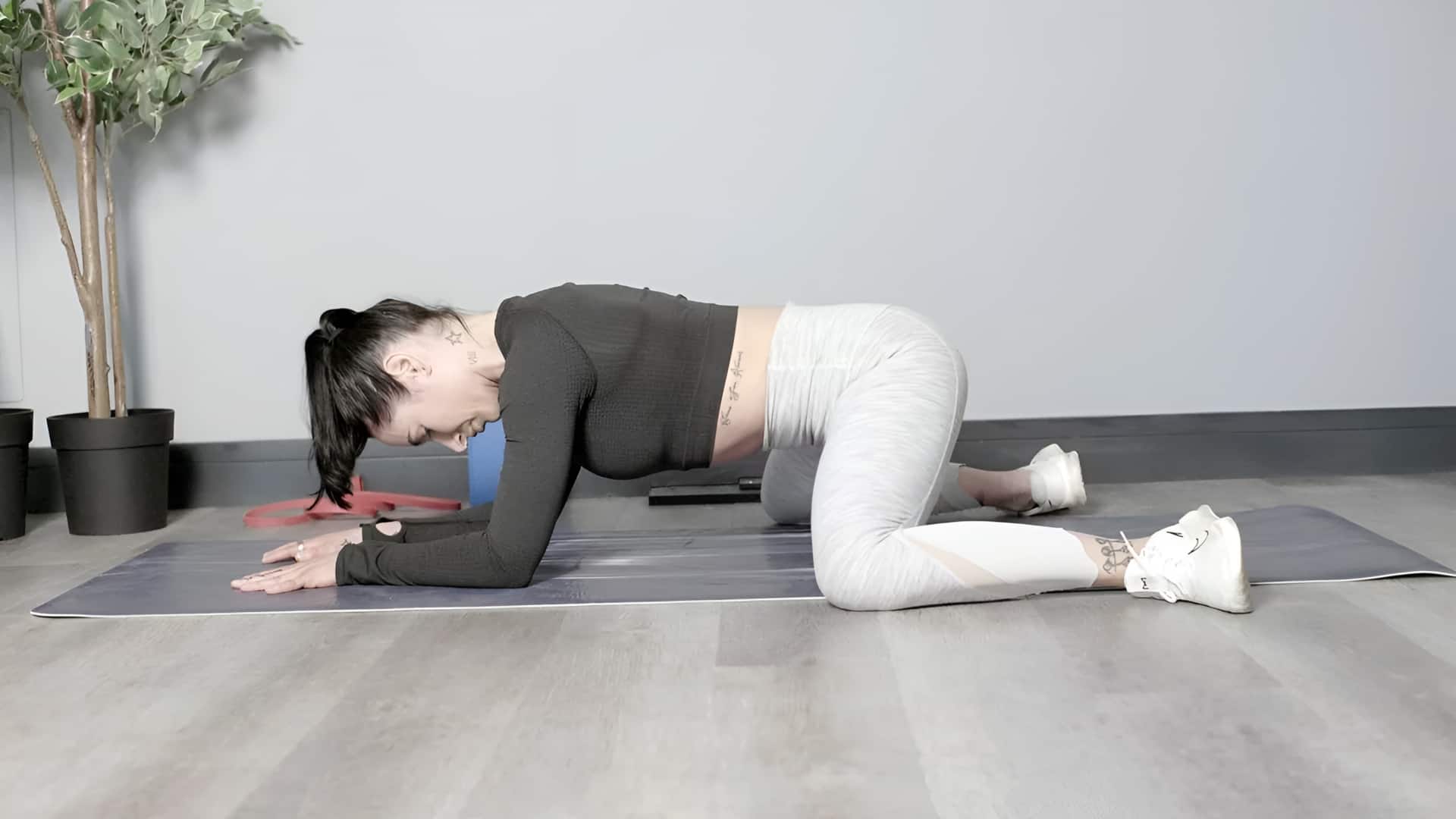 டைனமிக் ஃப்ராக் ஸ்ட்ரெட்சஸ்: நெகிழ்வுத்தன்மைக்கு மிக முக்கியமான பயிற்சி