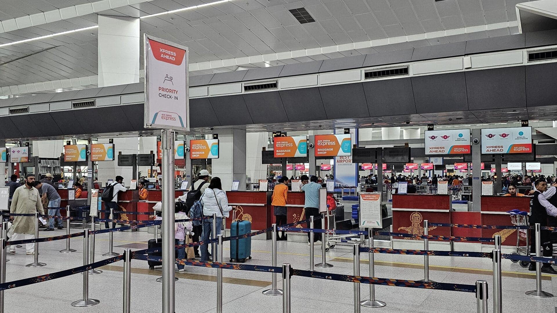 நள்ளிரவு திடீர் தொழில்நுட்ப கோளாறை சந்தித்த ஏர் இந்தியா விமான சேவை