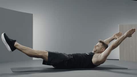 உடல் மையப் பகுதி உறுதிக்கு கட்டாயம் செய்ய வேண்டிய ஒரு பயிற்சி: Hollow body hold