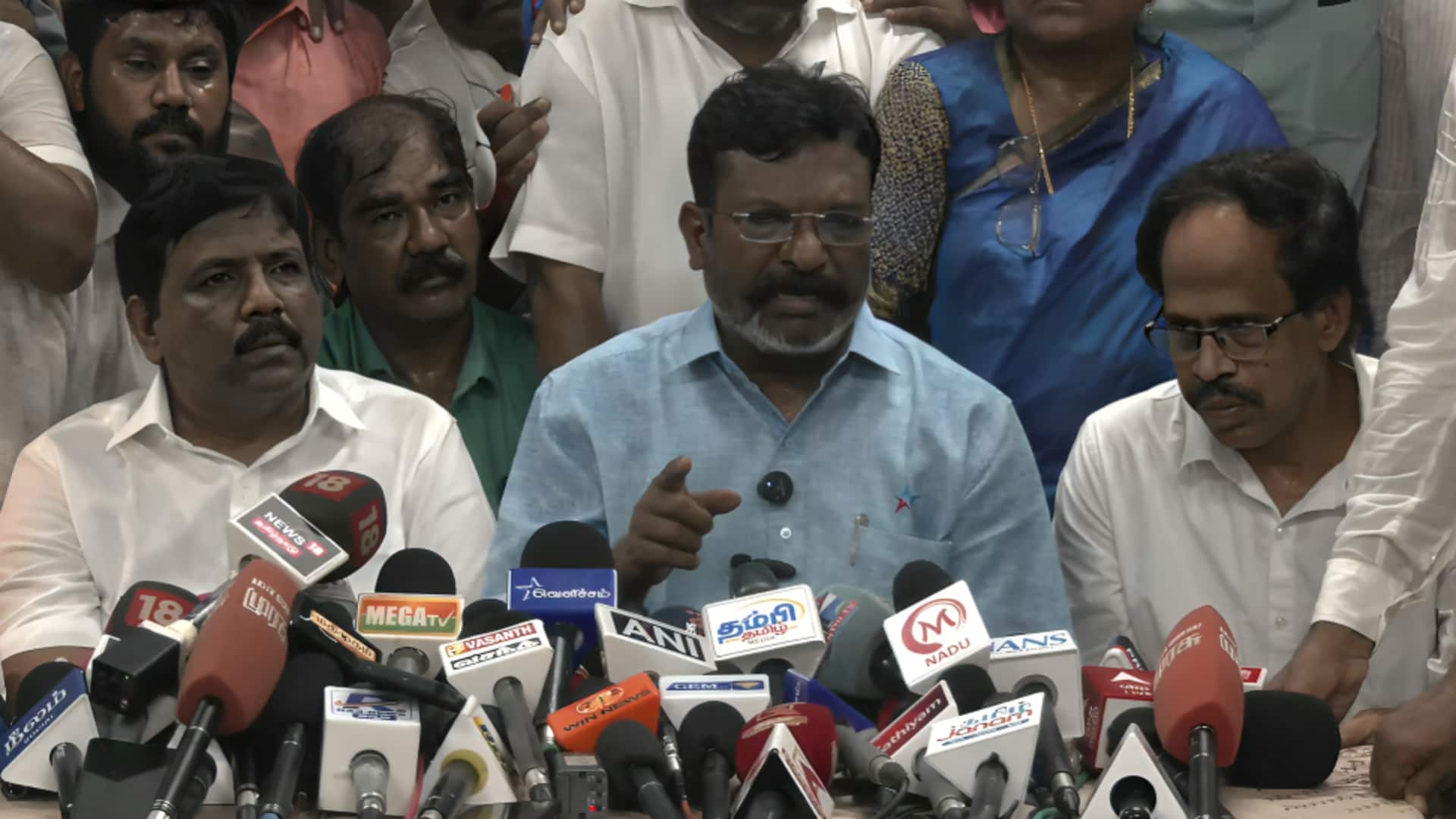 குடியரசு தலைவர் ஆட்சியை தடுக்கவே தவெகவிற்கு ஆதரவு! திருமாவளவன் அறிவிப்பு!