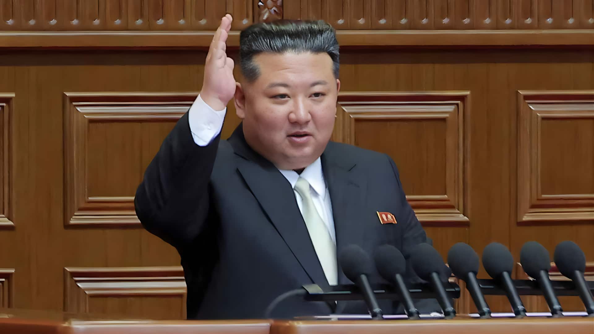 10 ஏவுகணைகளைச் சீறிப்பாய விட்ட வடகொரியா! டிரம்ப் உடனான பேச்சுவார்த்தைக்கு முன்னதாக 'பவர்' காட்டும் கிம் ஜாங் உன்