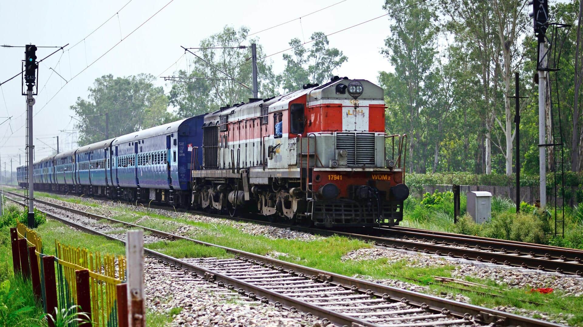 இந்திய ரயில்வேயில் தண்ணீர் பிரச்சினைக்கு மட்டும் ஒரு நிதியாண்டில் ஒரு லட்சத்திற்கும் மேற்பட்ட புகார்கள்; சிஏஜி அறிக்கை