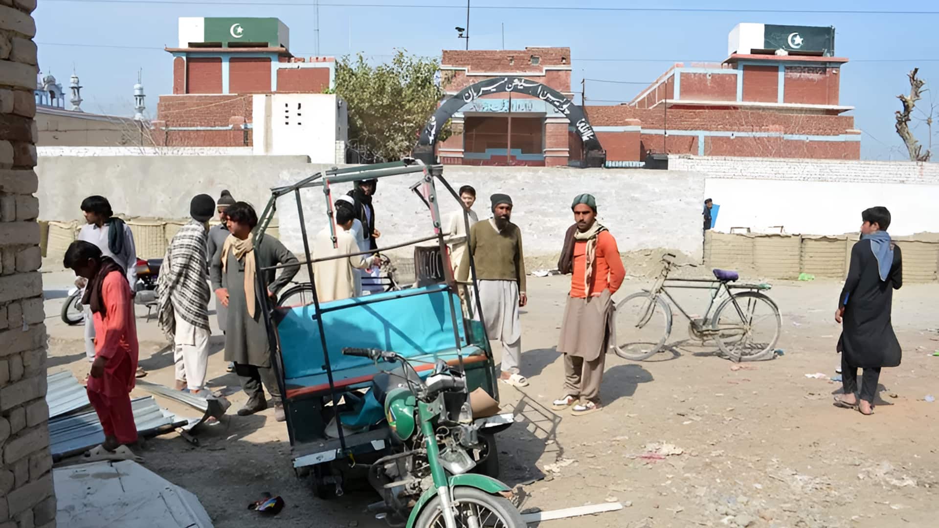 பாகிஸ்தானில் நடந்த தாக்குதல்களில் 14 பேர் கொல்லப்பட்டனர், 25 பேர் காயம்