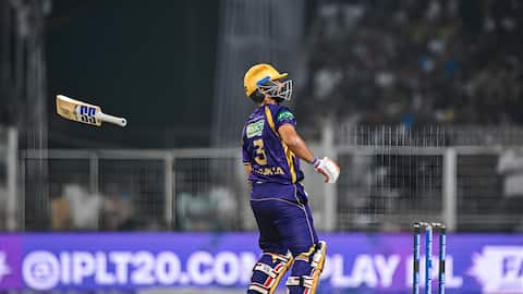 ரஹானேவின் 'பேட் ஸ்லிப்' சிக்ஸர்! கையிலிருந்து பேட் நழுவியும் சிக்ஸர் அடித்த அதிசயம்; வைரலாகும் வீடியோ