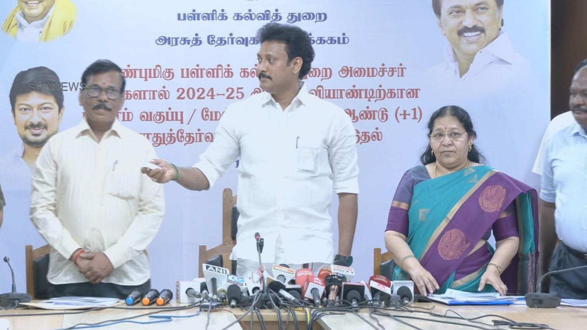 தமிழ்நாட்டில் SSLC பொதுத்தேர்வு முடிவுகள் வெளியீடு: தேர்ச்சி விகிதம் 93.80% தமிழ்நாட்டில் SSLC பொதுத்தேர்வு முடிவுகள் வெளியீடு: தேர்ச்சி விகிதம் 93.80%
