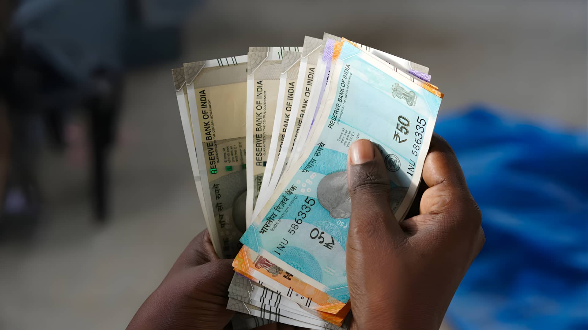 சரிவிலிருந்து மீண்டது ரூபாய் மதிப்பு; ஆர்பிஐ அதிரடியால் வந்த மாற்றம்