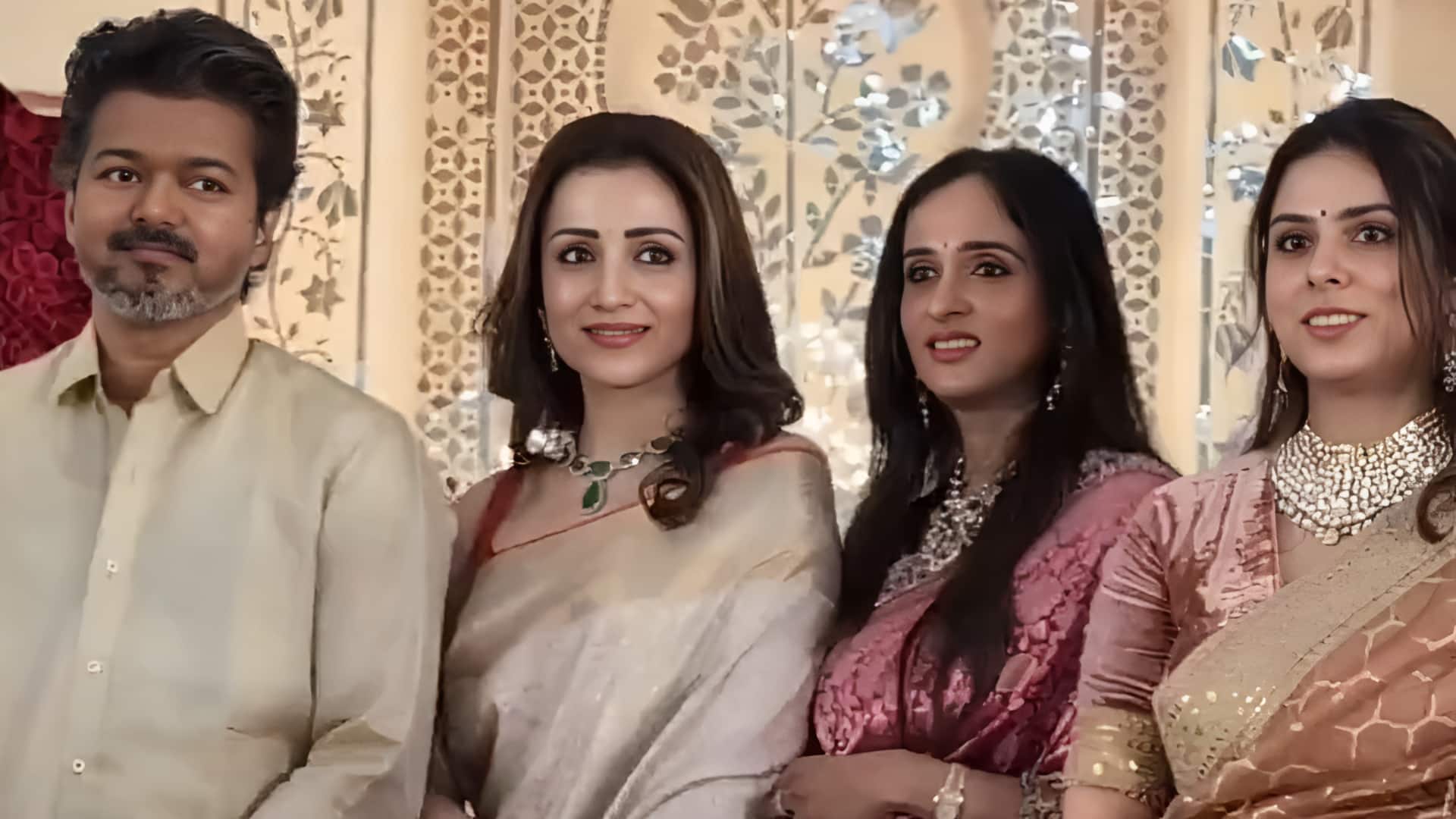 அதிர்ந்தது கோலிவுட்! விவாகரத்து சர்ச்சைக்கு நடுவே திரிஷாவுடன் திருமண வரவேற்பிற்கு வந்த விஜய்