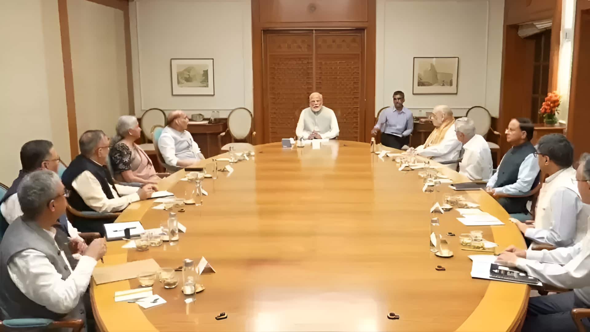 மேற்கு ஆசிய நெருக்கடி தொடர்பாக பிரதமர் தலைமையில் கூடியது பாதுகாப்பு அமைச்சரவை கூட்டம்