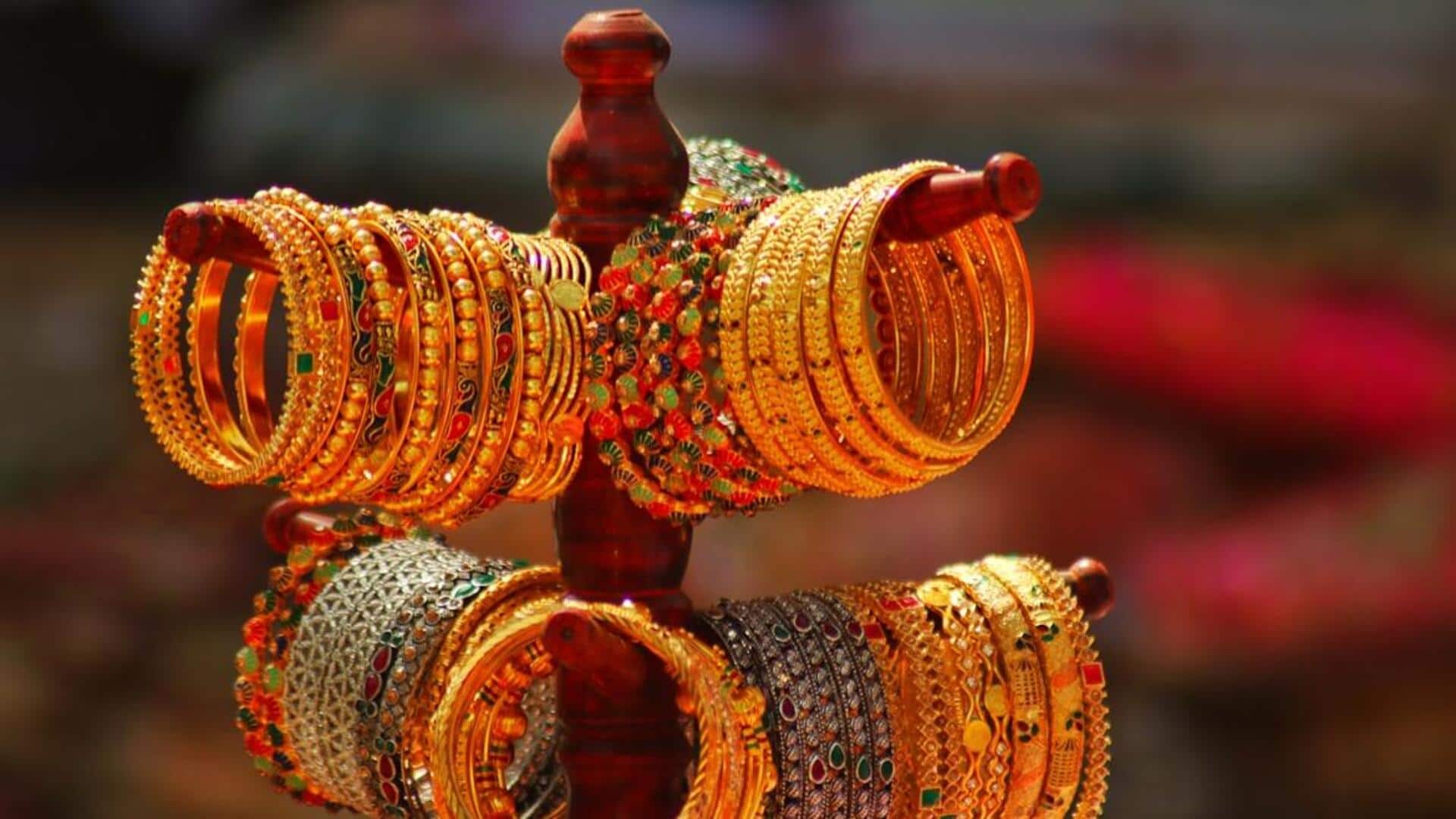 திரை நட்சத்திரங்களை போல வளையல்களை அடுக்கி அணிவது எப்படி?