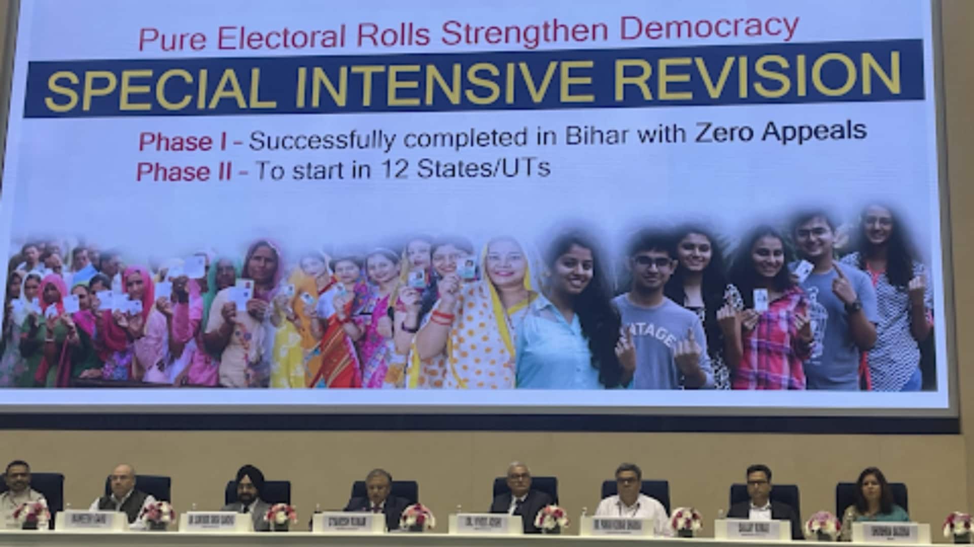 தமிழகம் உள்ளிட்ட 12 மாநிலங்களில் இரண்டாம் கட்ட SIR பணிகள் நடைபெறும் என அறிவிப்பு தமிழகம் உள்ளிட்ட 12 மாநிலங்களில் இரண்டாம் கட்ட SIR பணிகள் நடைபெறும் என அறிவிப்பு