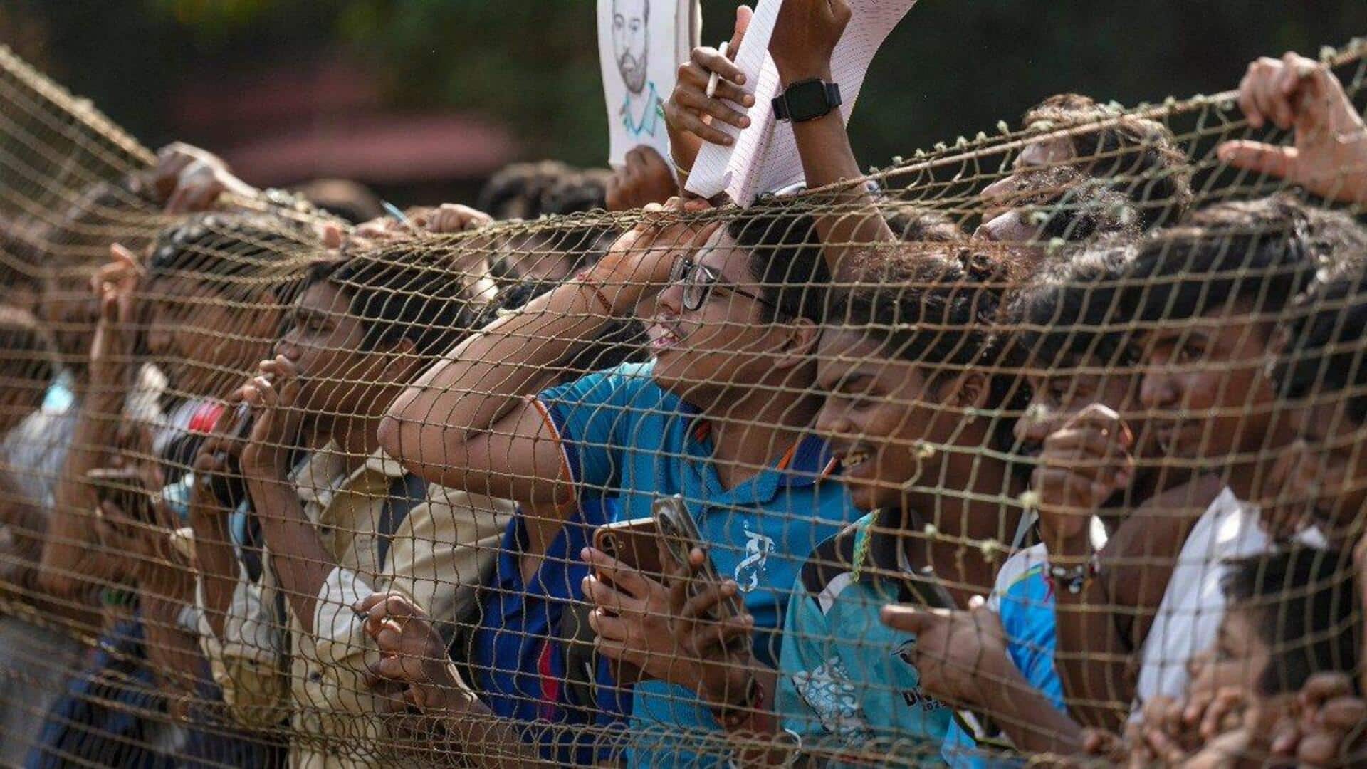 மகளிர் ஒருநாள் உலகக்கோப்பை இறுதிப் போட்டி டிக்கெட் விற்பனை குளறுபடியால் ரசிகர்கள் கடும் அதிருப்தி மகளிர் ஒருநாள் உலகக்கோப்பை இறுதிப் போட்டி டிக்கெட் விற்பனை குளறுபடியால் ரசிகர்கள் கடும் அதிருப்தி