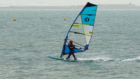 வார இறுதியில் Windsurfing போகலாமா? 5 வியக்கத்தக்க ஆரோக்கிய நன்மைகள்!