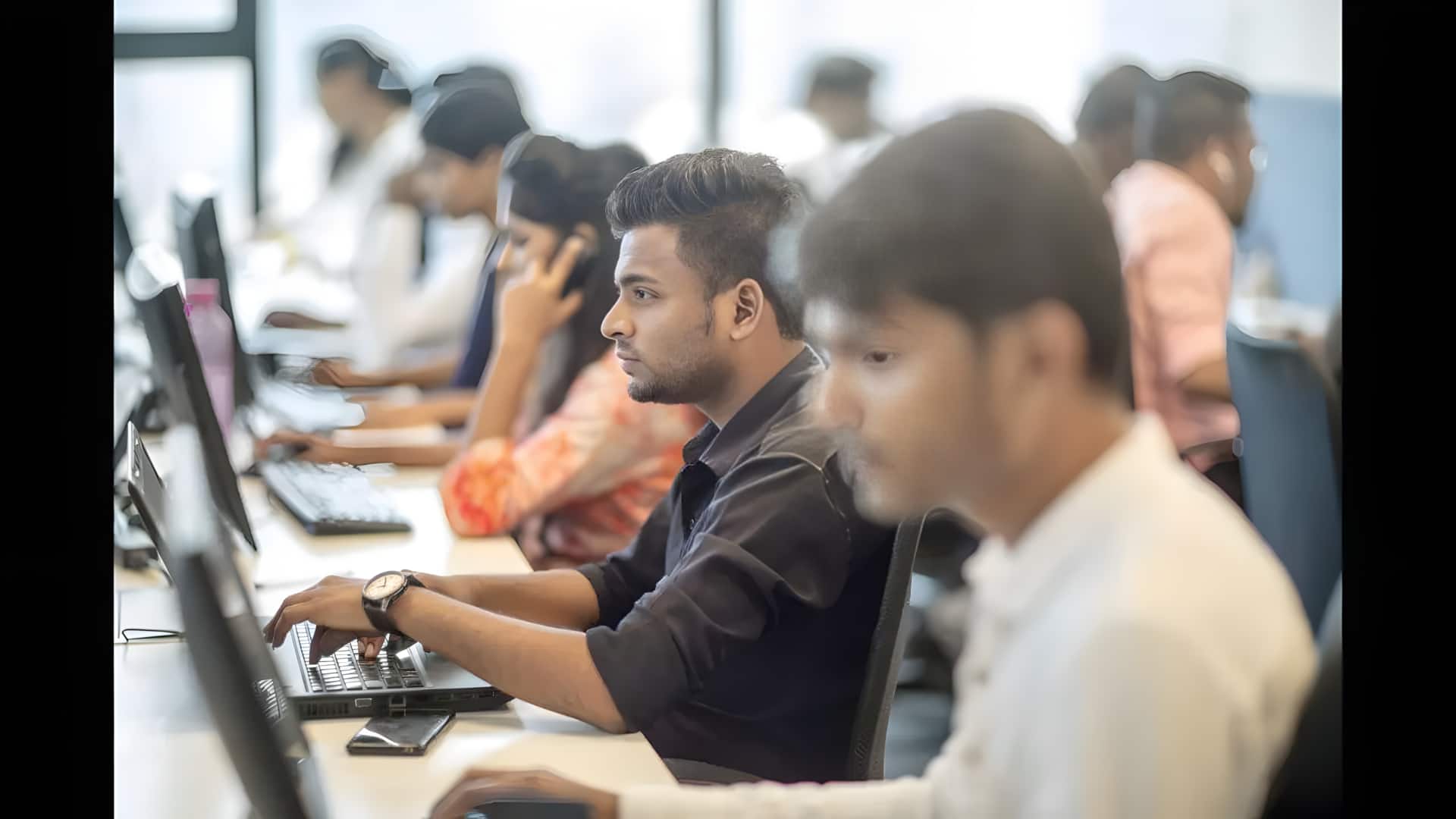 இந்தியா தொழிலாளர் திறன் நெருக்கடியை எதிர்கொள்கிறது, 73% பேர் மேம்பட்ட கல்வி இல்லாதவர்கள்