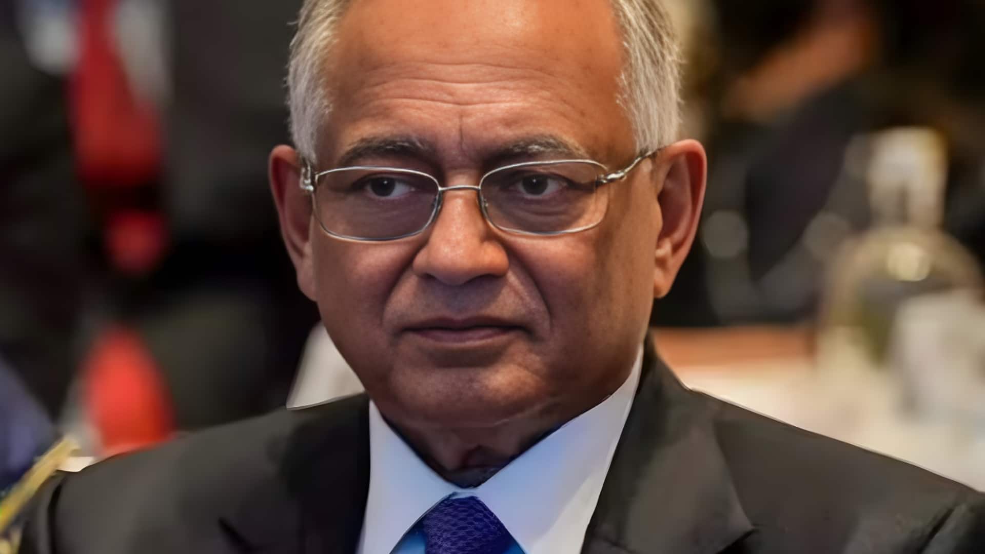 டாடா குரூப்பில் புதிய சர்ச்சை! தகுதி குறித்து கேள்வி எழுப்பிய மெஹ்லி மிஸ்த்ரி.. ஹிராபாய் டாடா அறக்கட்டளையிலிருந்து வேணு சீனிவாசன் விலகல்