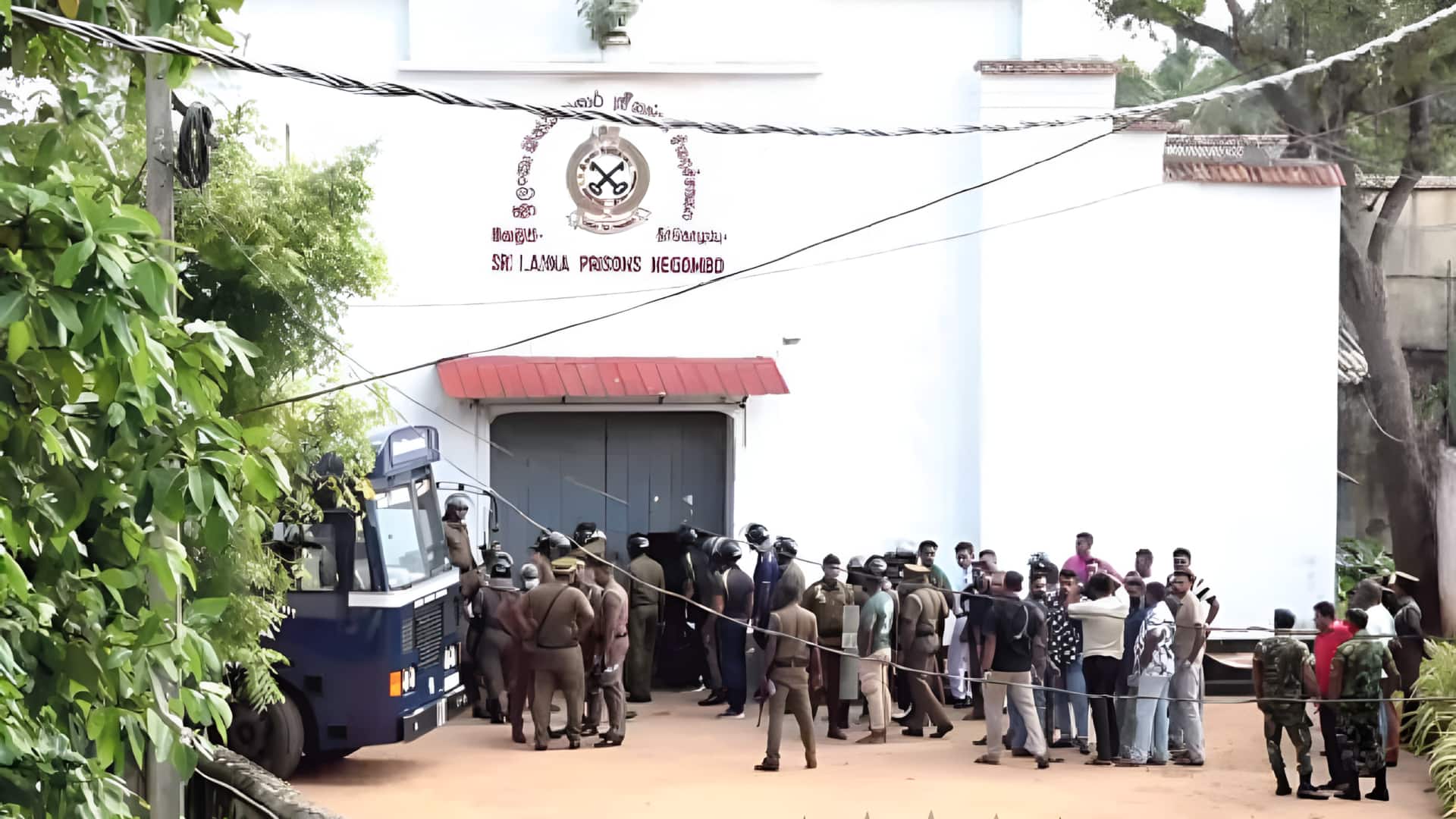 இலங்கை சிறையில் நடந்த வன்முறை மோதல்களில் 25 பேர் கொல்லப்பட்டனர்