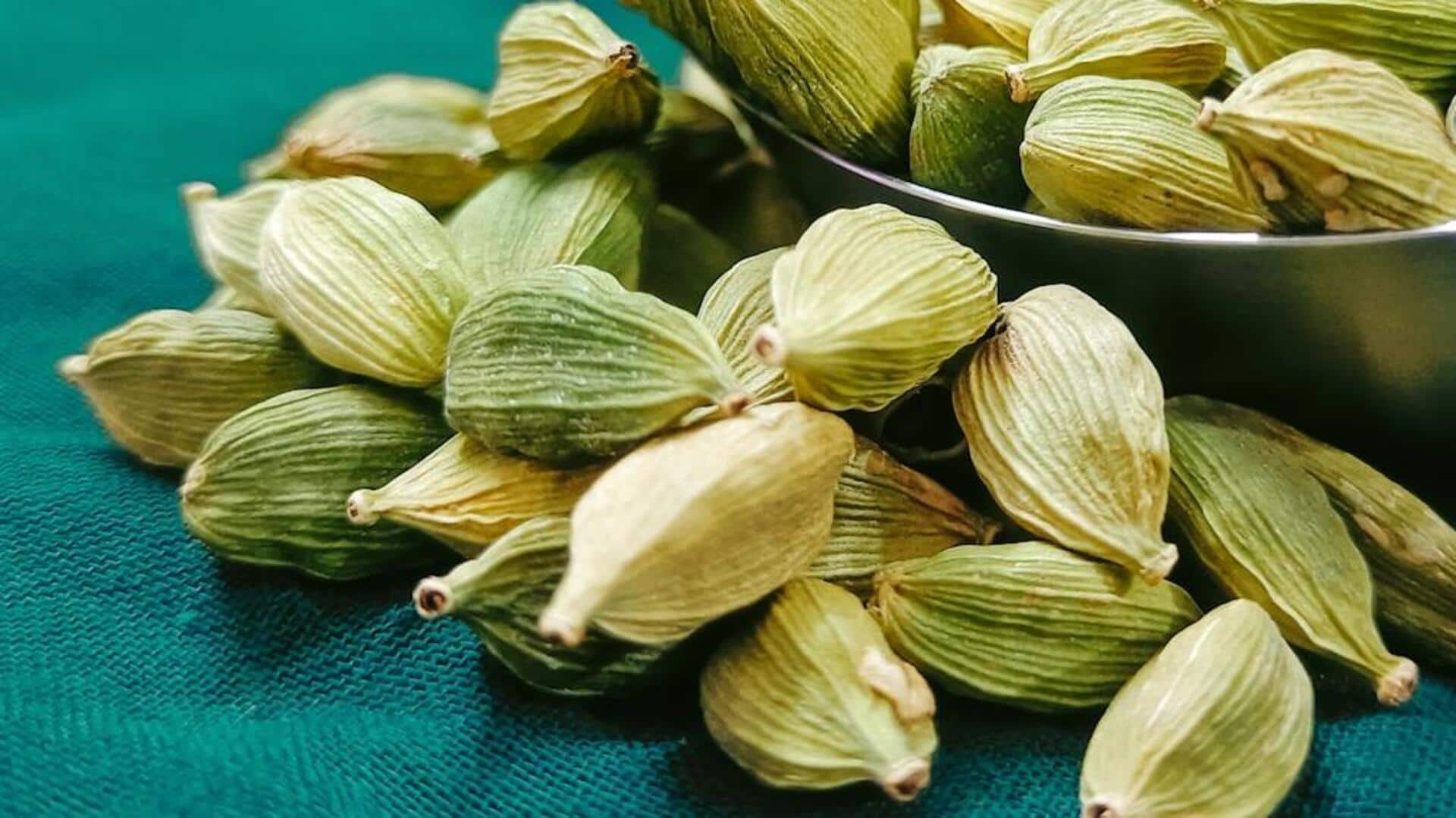 வாயின் ஆரோக்கியத்திற்கு ஏலக்காய் தரும் 5 நன்மைகள்