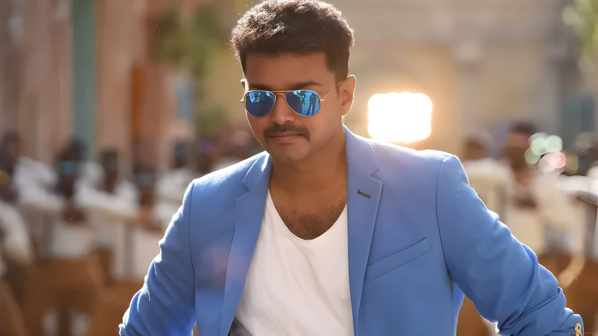 சென்னை விமான நிலையத்தில் பரபரப்பு: ரசிகர்கள் கூட்டத்தில் நிலைதடுமாறி விழுந்த நடிகர் விஜய்