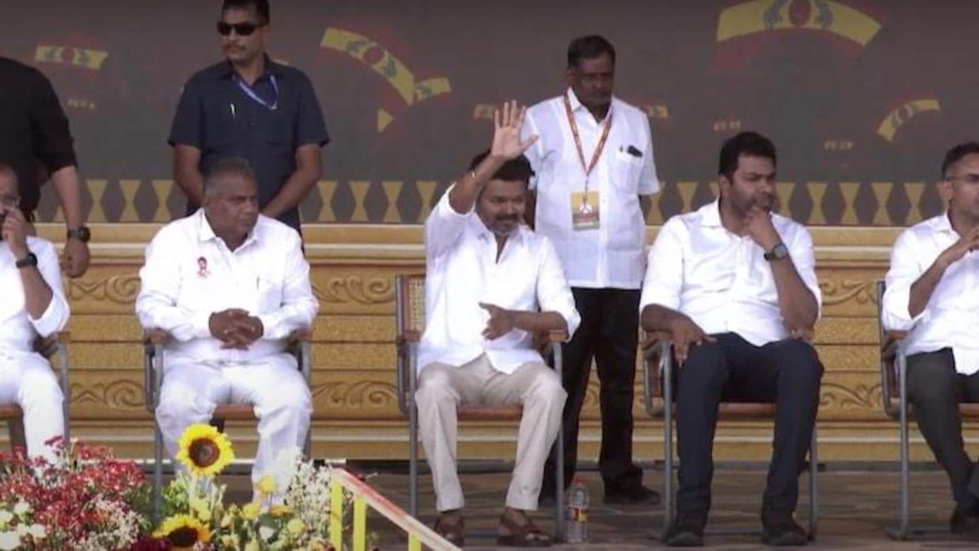 கட்டுக்கடங்காத கூட்டத்தால் முன்கூட்டியே தொடங்கிய தவெக இரண்டாவது மாநில மாநாடு