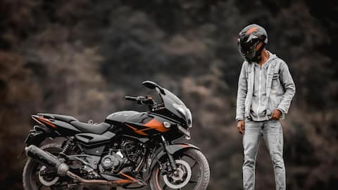 பல்சர் பிரியர்களுக்குக் கொண்டாட்டம்! 25வது ஆண்டில் அடி எடுத்து வைப்பதையொட்டி பஜாஜ் அதிரடி சலுகை