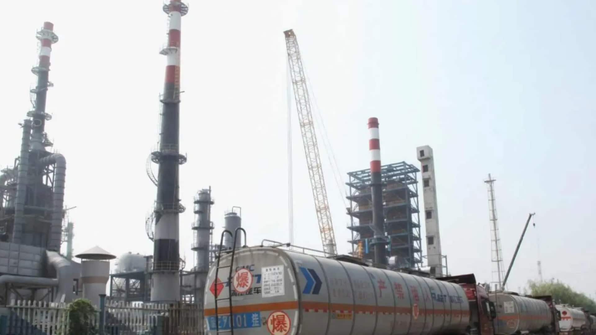 ஈரானிய எண்ணெய் வர்த்தகம்: சீன சுத்திகரிப்பு நிறுவனம் மற்றும் 40 கப்பல் நிறுவனங்கள் மீது அமெரிக்கா பொருளாதாரத் தடை