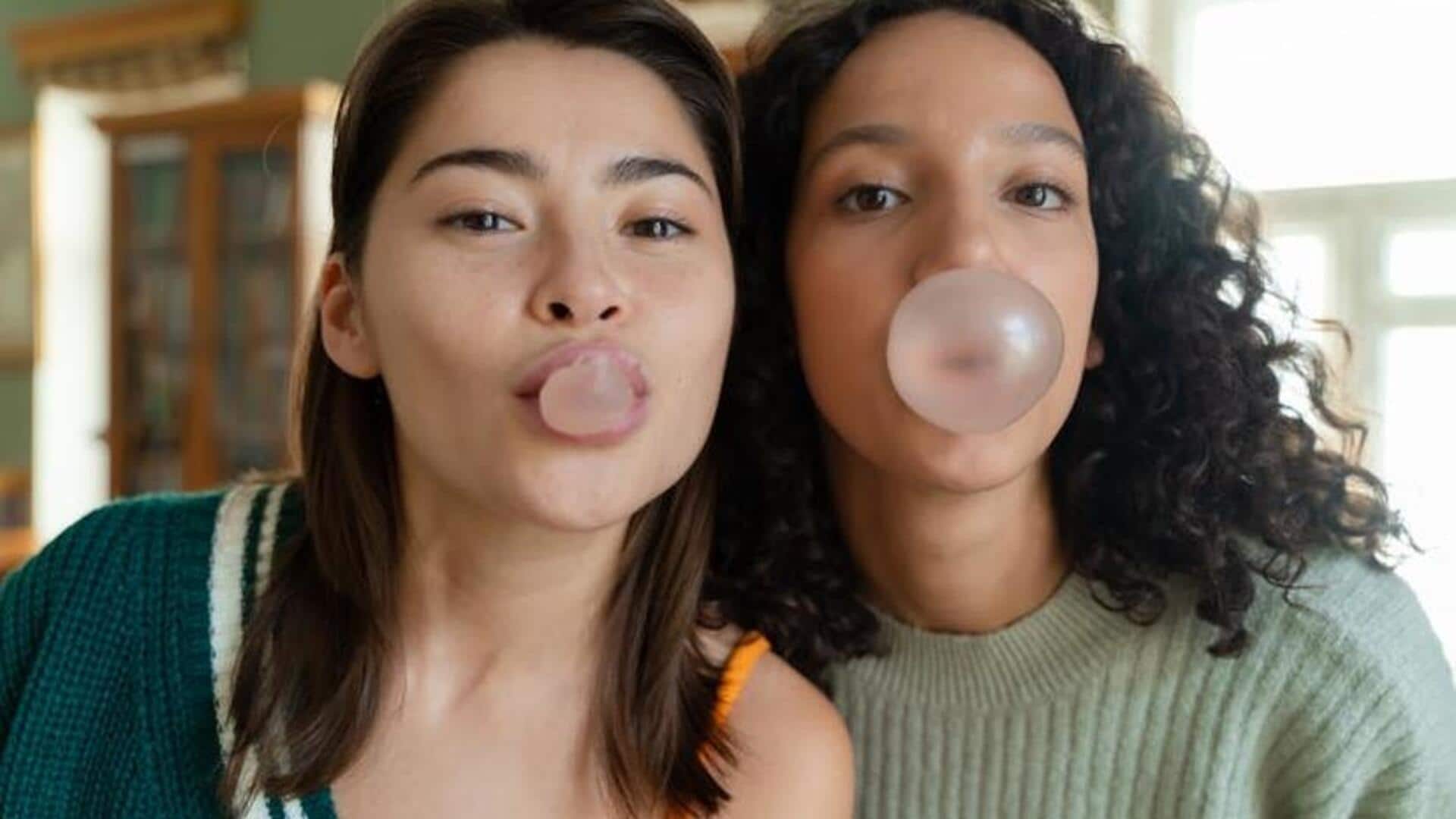 சூயிங்கம் தெரியாமல் விழுங்கிவிட்டாலும் ஆபத்தில்லைனு நினைக்கிறீங்களா? முதலில் இதை தெரிஞ்சிக்கோங்க