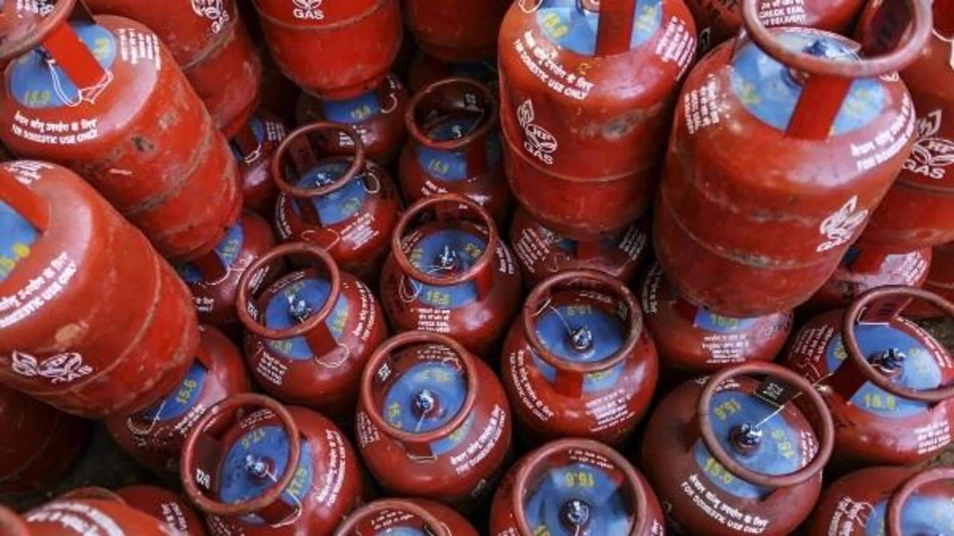 வணிக பயன்பாட்டிற்கான எல்பிஜி சிலிண்டர் விலை ரூ.33.50 குறைப்பு; புதிய விலை என்ன? வணிக பயன்பாட்டிற்கான எல்பிஜி சிலிண்டர் விலை ரூ.33.50 குறைப்பு; புதிய விலை என்ன?