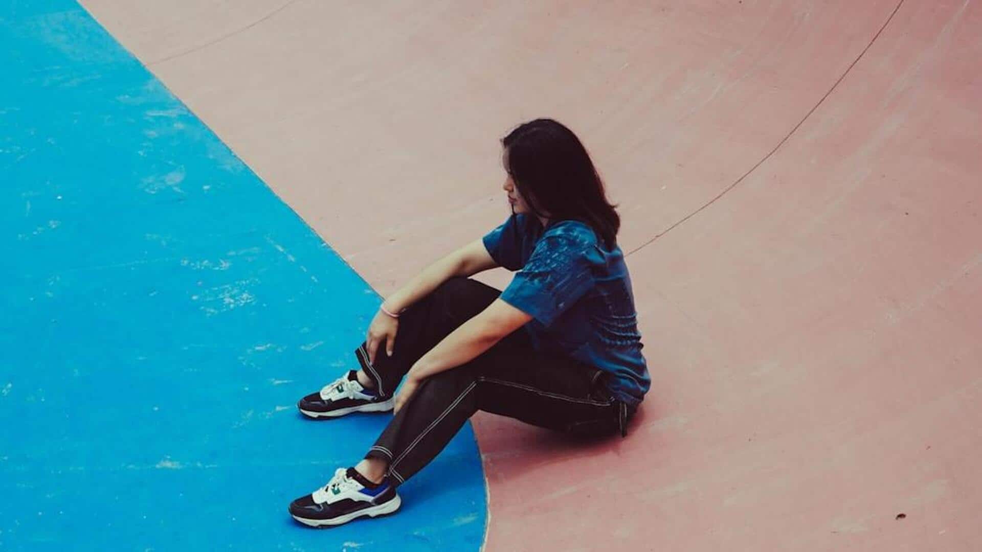 உங்கள் மகள் திடீரென அமைதியாகிவிட்டாரா? அது வெறும் 'மூட் ஸ்விங்' அல்ல; எச்சரிக்கையாக இருங்கள்!