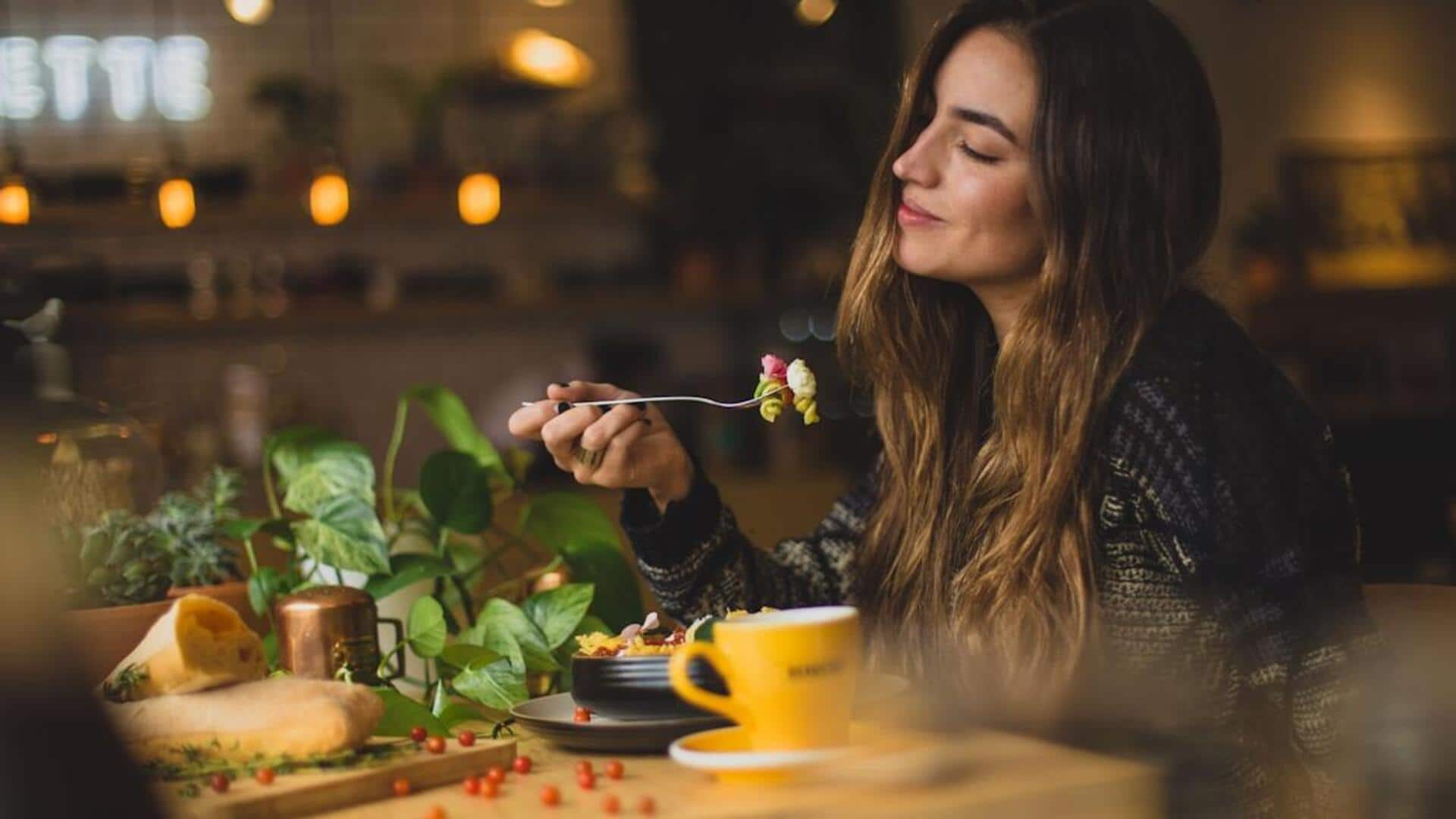 Mindful eating: கவனத்துடன் சாப்பிடுவது எப்படி?