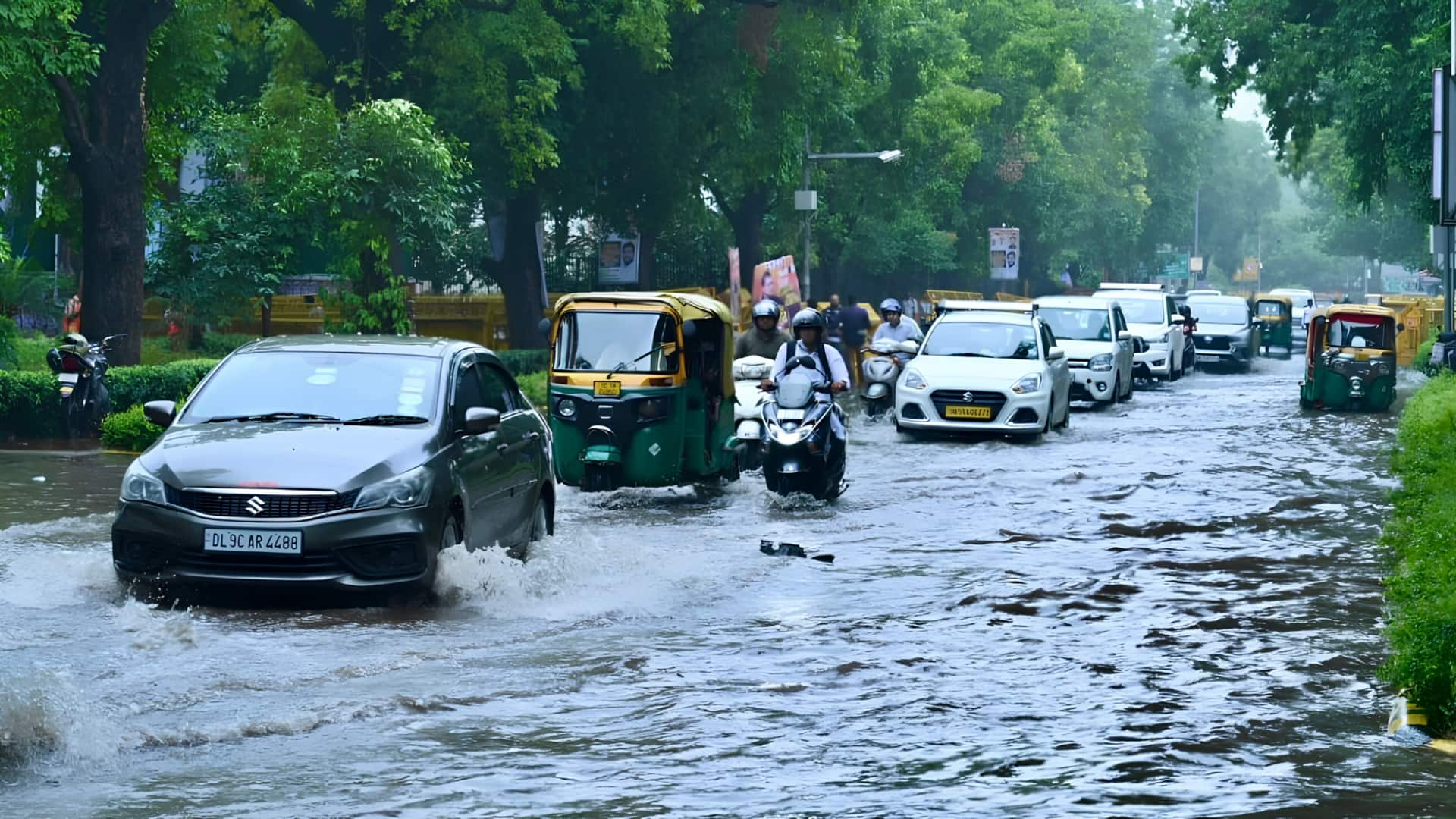 மழைக் காலத்தில் டயர் காற்றைக் குறைக்கணுமா? பலரும் செய்யும் ஆபத்தான தவறு: டிரைவிங் ரகசியம்