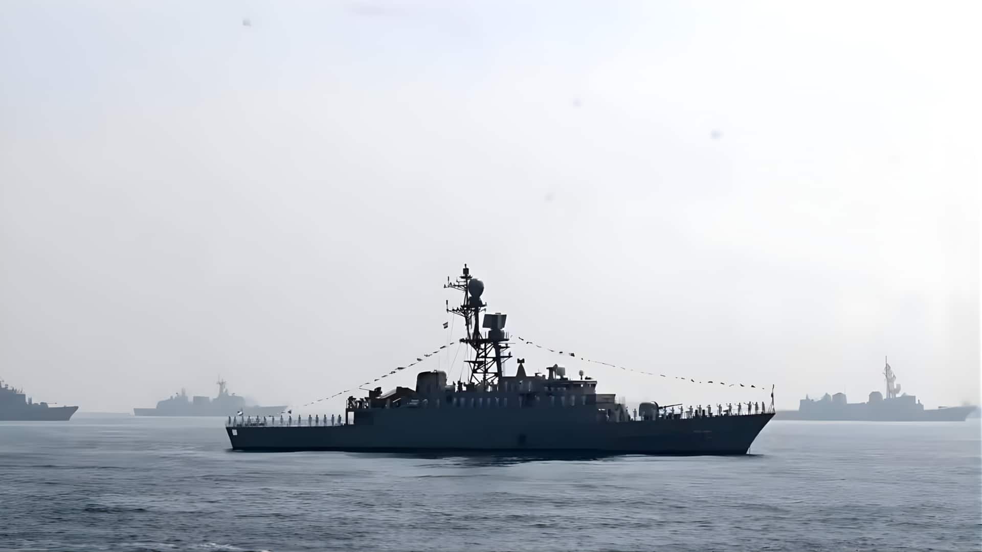 நடுக்கடலில் நடந்த தாக்குதல்! அமெரிக்க டார்பிடோவால் மூழ்கிய ஈரான் கப்பல்; ஆபத்தில் உதவிய இந்திய கடற்படை