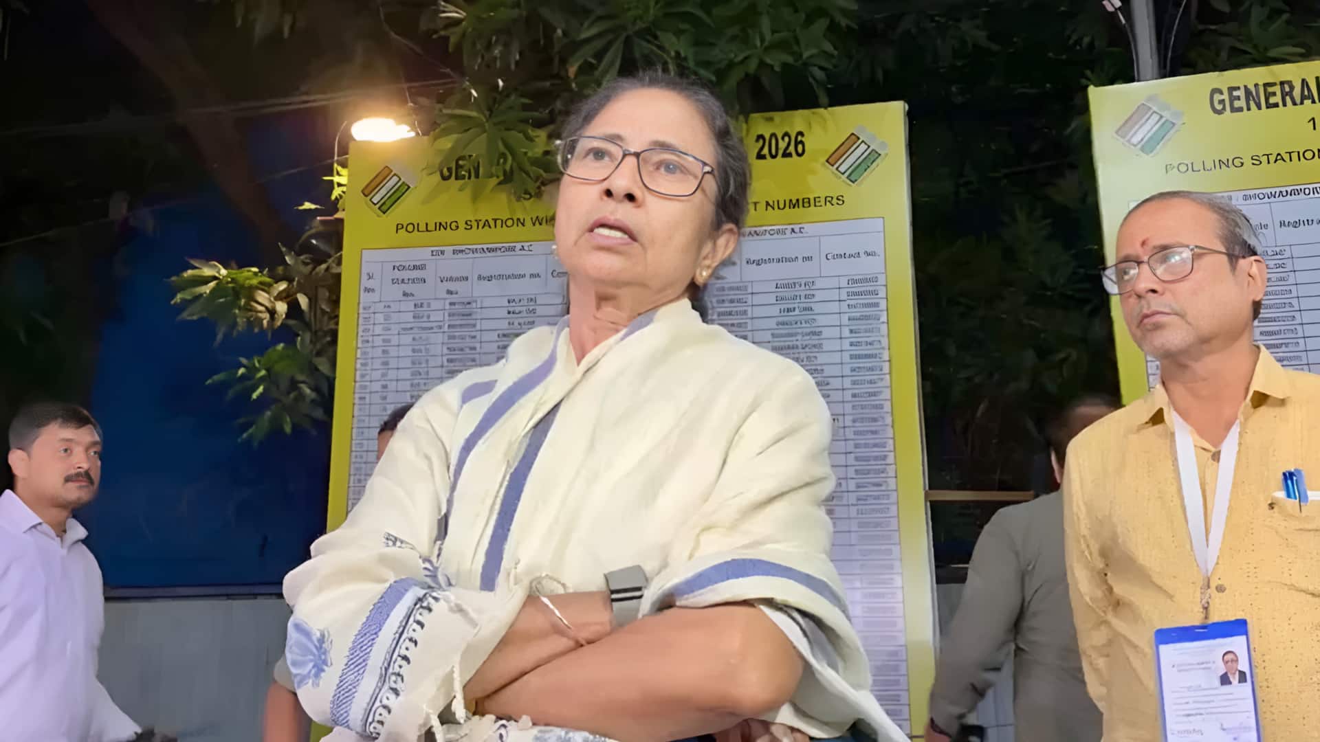 மேற்கு வங்கத் தேர்தல் முடிவுகள் 2026: 100 மையங்களில் வாக்கு எண்ணிக்கை நிறுத்தம்; மம்தா பானர்ஜி புகார்