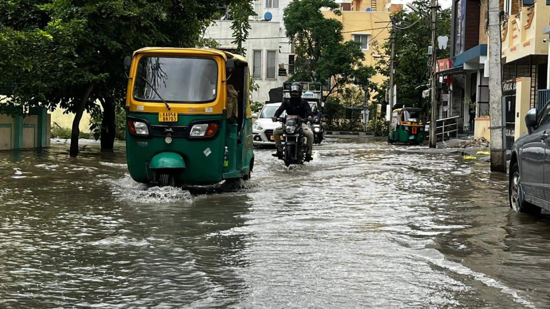 பெங்களூருவில் 12 மணிநேரத்தில் 130 மி.மீ கனமழை: 3 பேர் உயிரிழப்பு - ஆரஞ்சு எச்சரிக்கை வெளியீடு பெங்களூருவில் 12 மணிநேரத்தில் 130 மி.மீ கனமழை: 3 பேர் உயிரிழப்பு - ஆரஞ்சு எச்சரிக்கை வெளியீடு