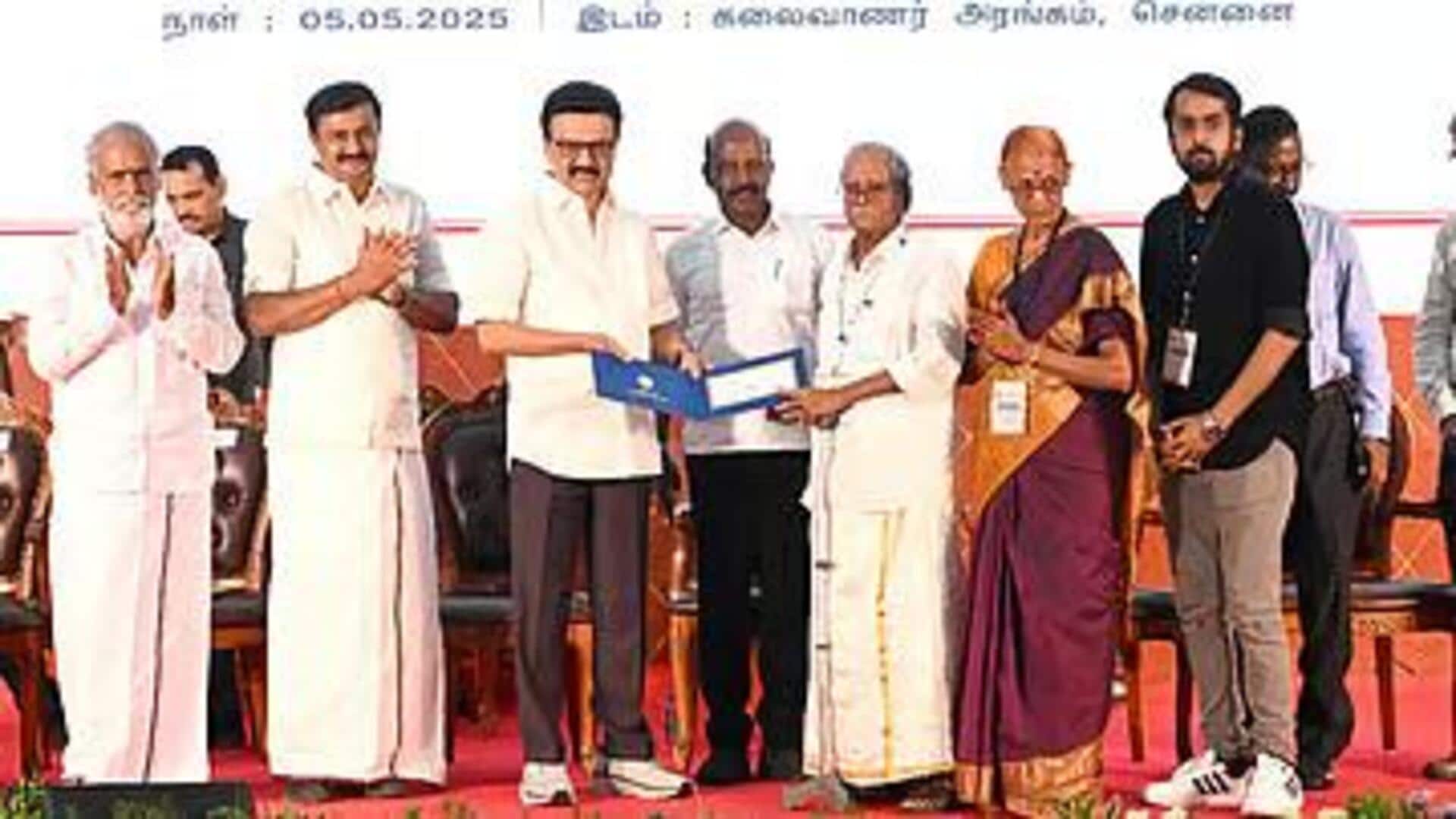 ஐந்து எழுத்தாளர்களின் நூல்கள் நாட்டுடைமை; வாரிசுகளுக்கு பரிசு வழங்கி கௌரவித்த முதல்வர் ஸ்டாலின் ஐந்து எழுத்தாளர்களின் நூல்கள் நாட்டுடைமை; வாரிசுகளுக்கு பரிசு வழங்கி கௌரவித்த முதல்வர் ஸ்டாலின்