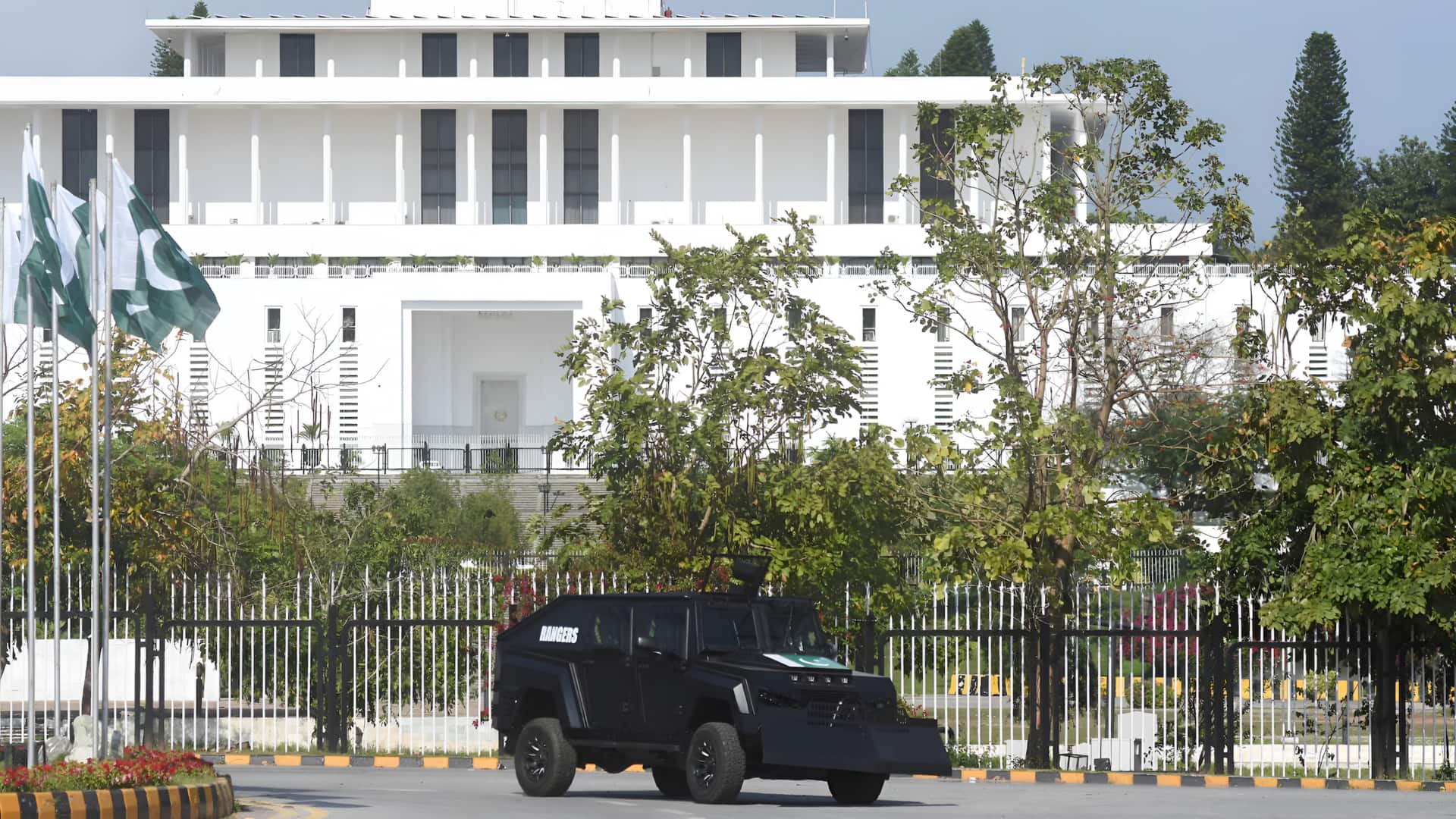 இஸ்லாமாபாத்தில் தொடங்கும் அமெரிக்க - ஈரான் அமைதிப் பேச்சுவார்த்தை! கோட்டை போல மாறிய நகரம்