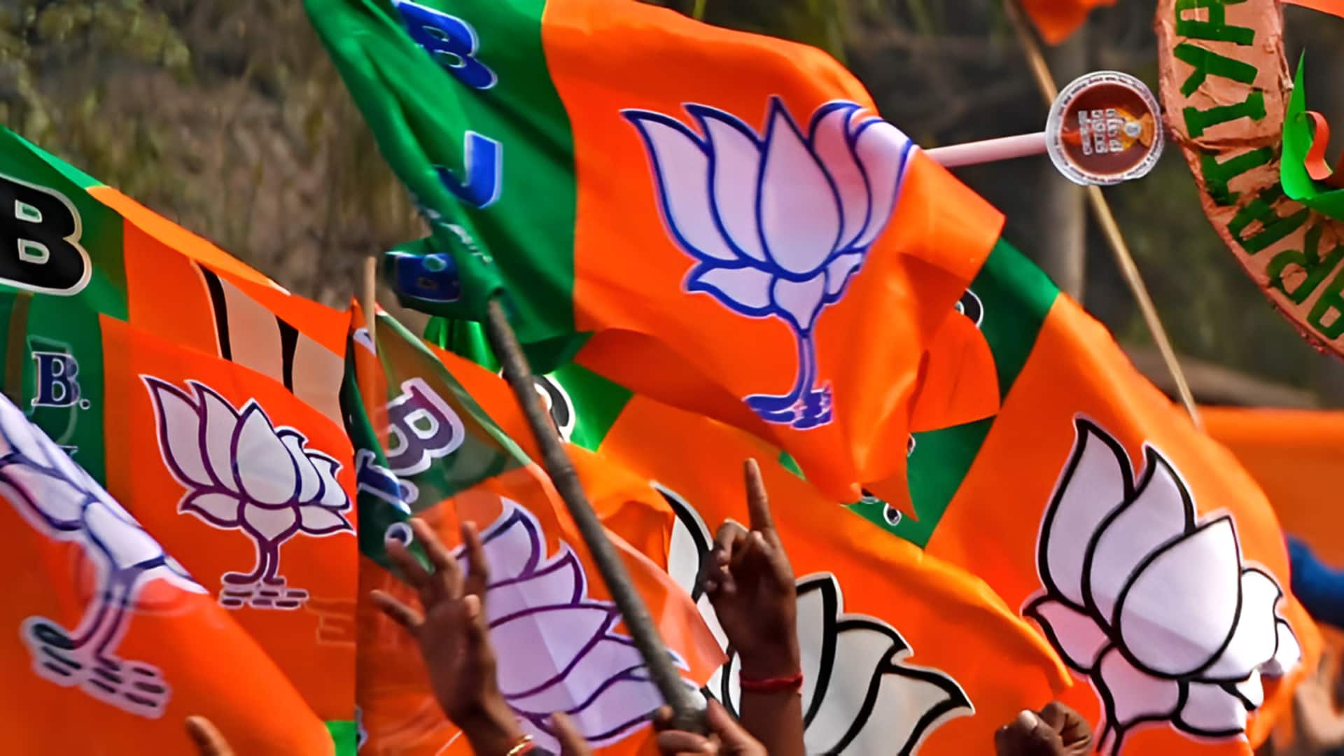 3 இலவச சிலிண்டர், Rs.25,000 ஸ்கூட்டர் மானியம்: தமிழக பாஜக தேர்தல் அறிக்கை