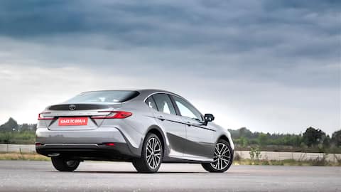 டொயோட்டா காம்ரி ஸ்பிரிண்ட் எடிஷன் அறிமுகம்: அதிக மைலேஜ் மற்றும் ஸ்போர்ட்டி லுக்; விலை மற்றும் சிறப்பம்சங்கள்